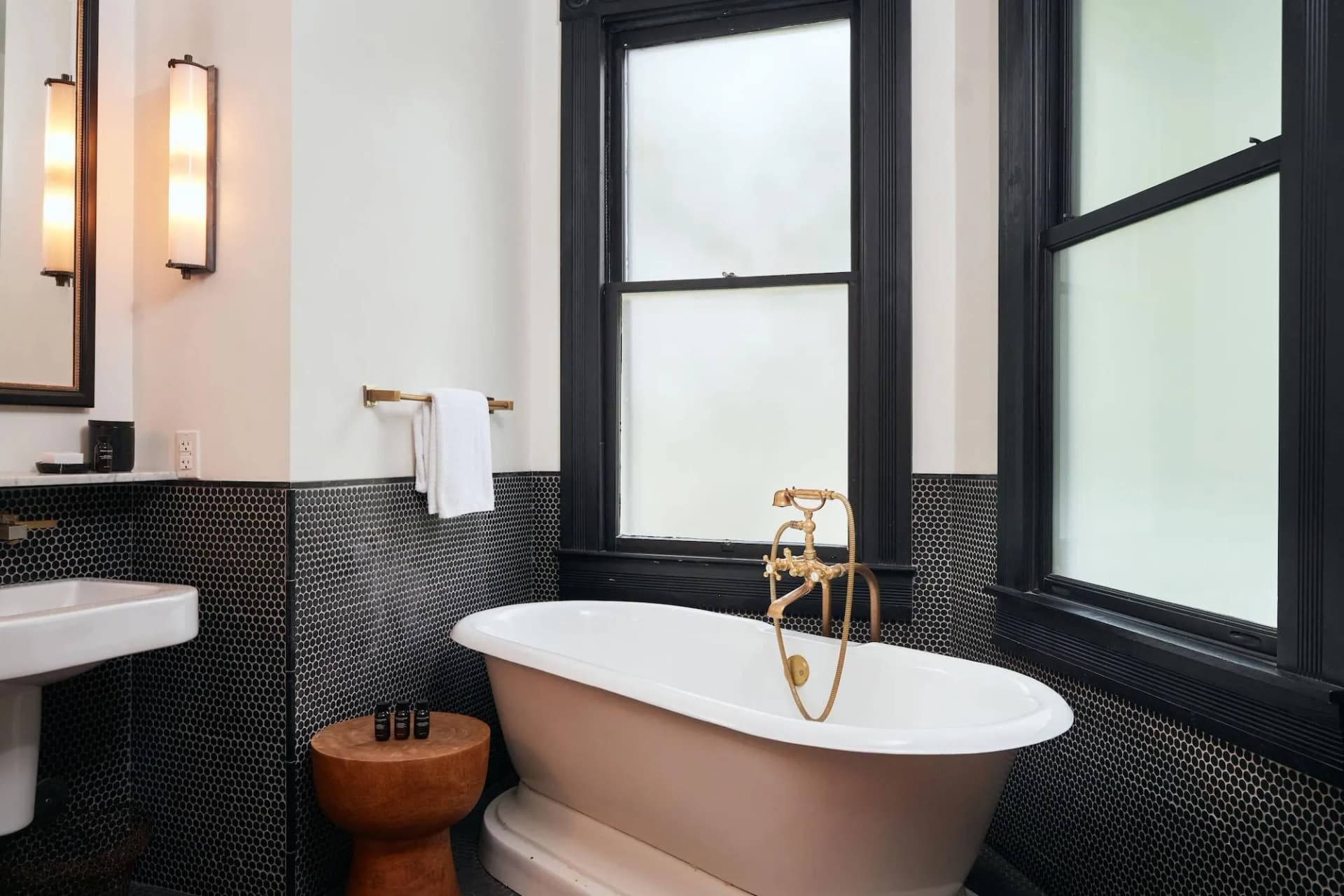 hotelsaintcecilia_bathroom_bathtub