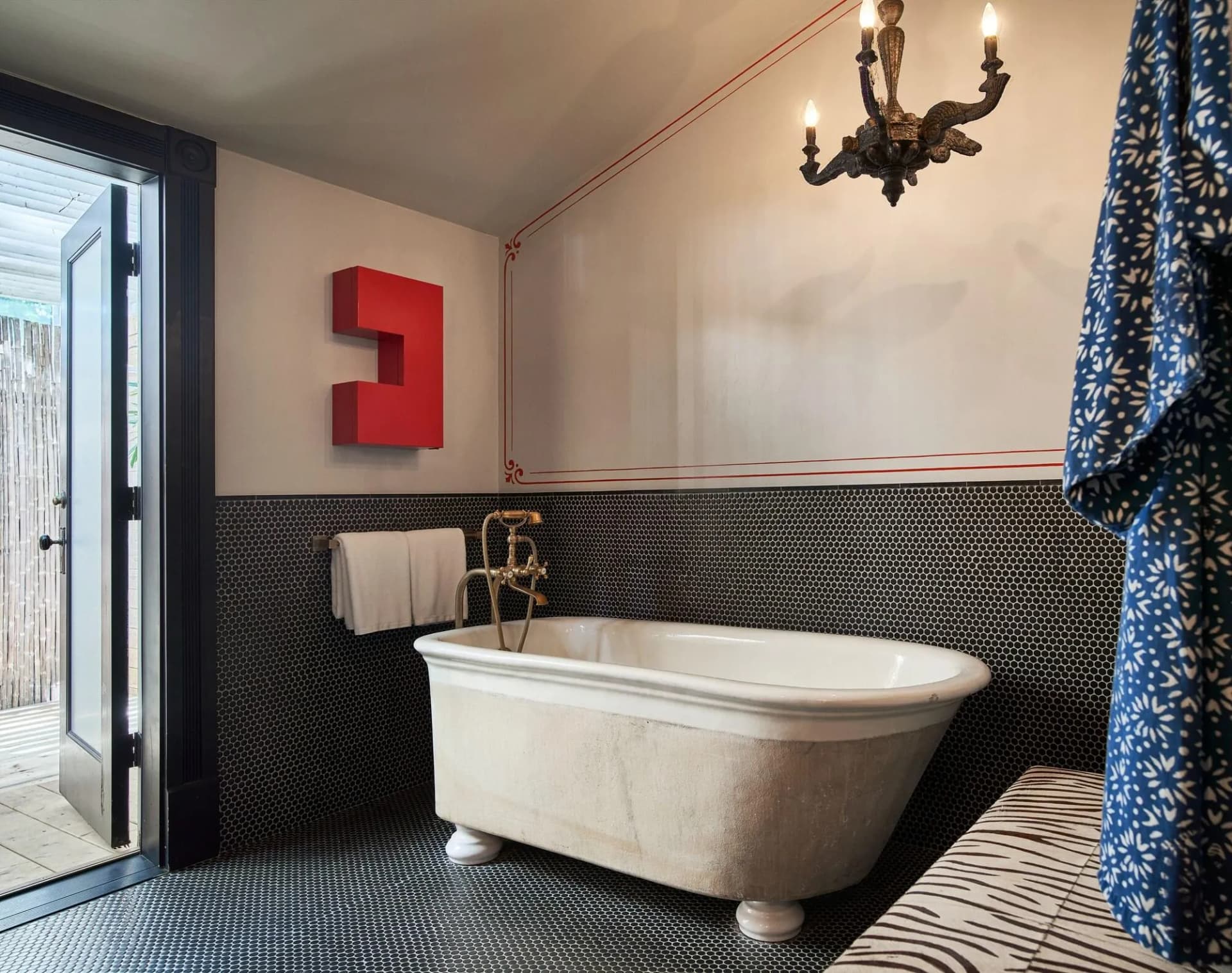 hotelsaintcecilia_bathroom_bathtub_2