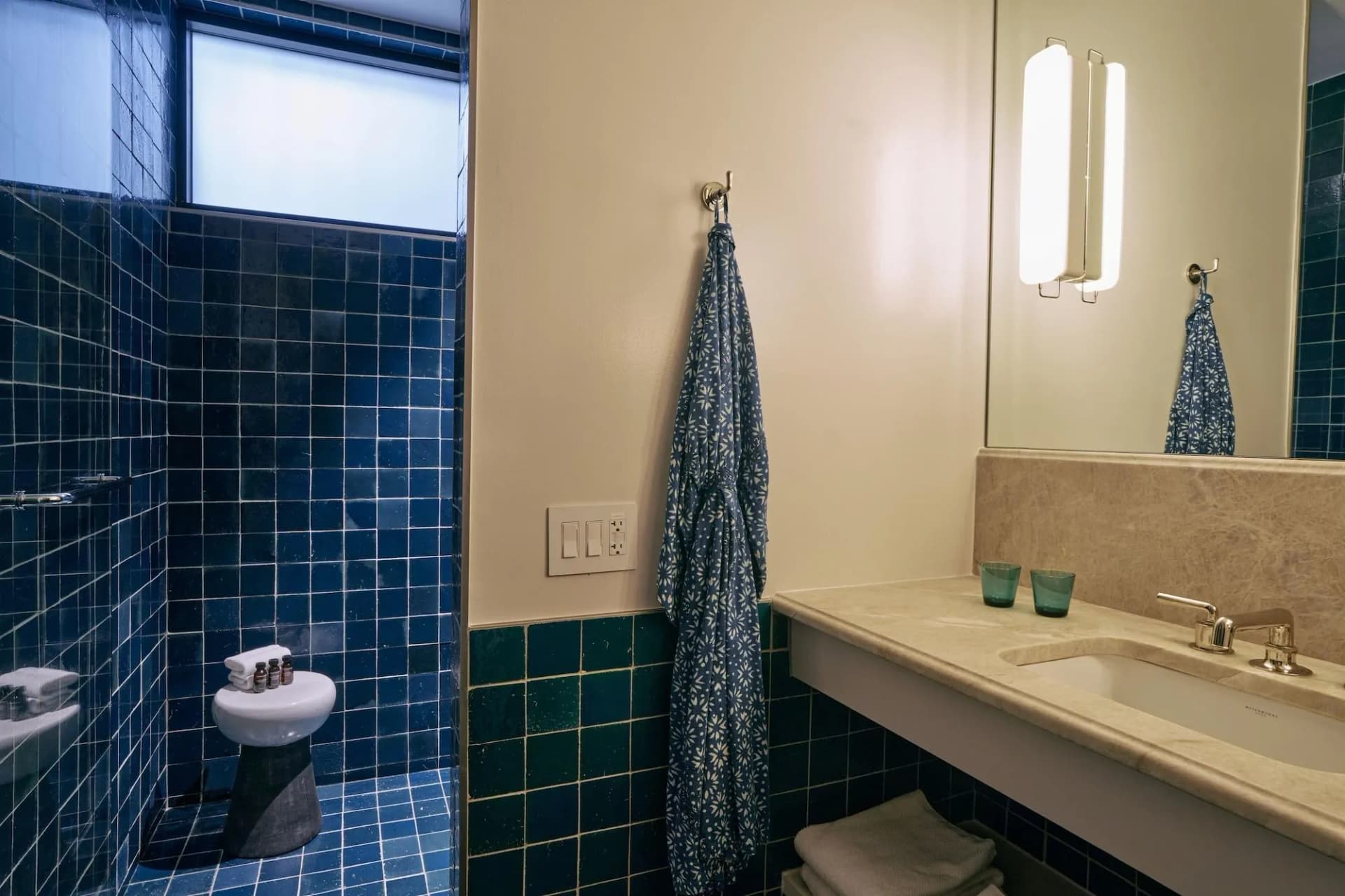 hotelsaintcecilia_bathroom_shower