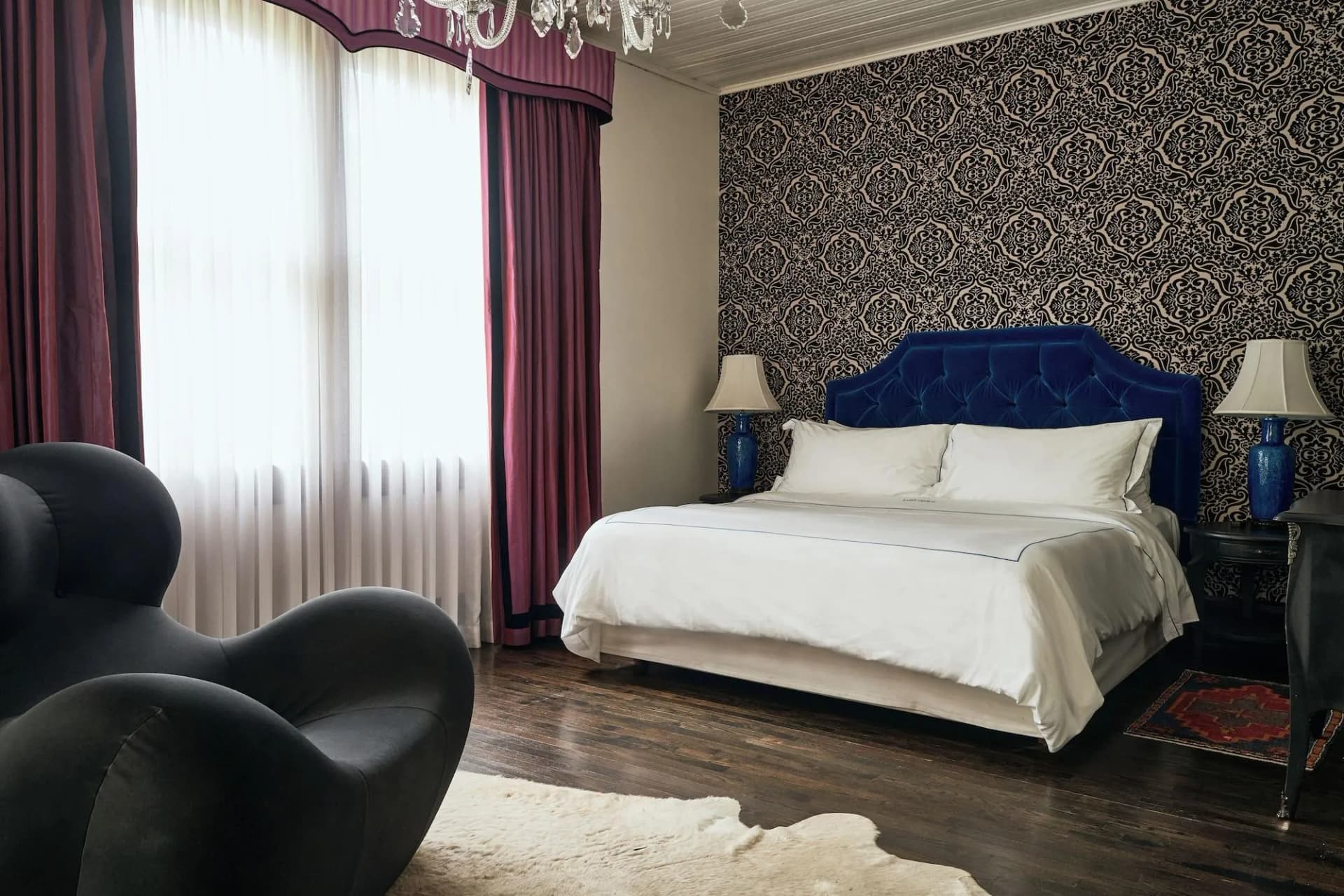 hotelsaintcecilia_bedroom_kingbed_6