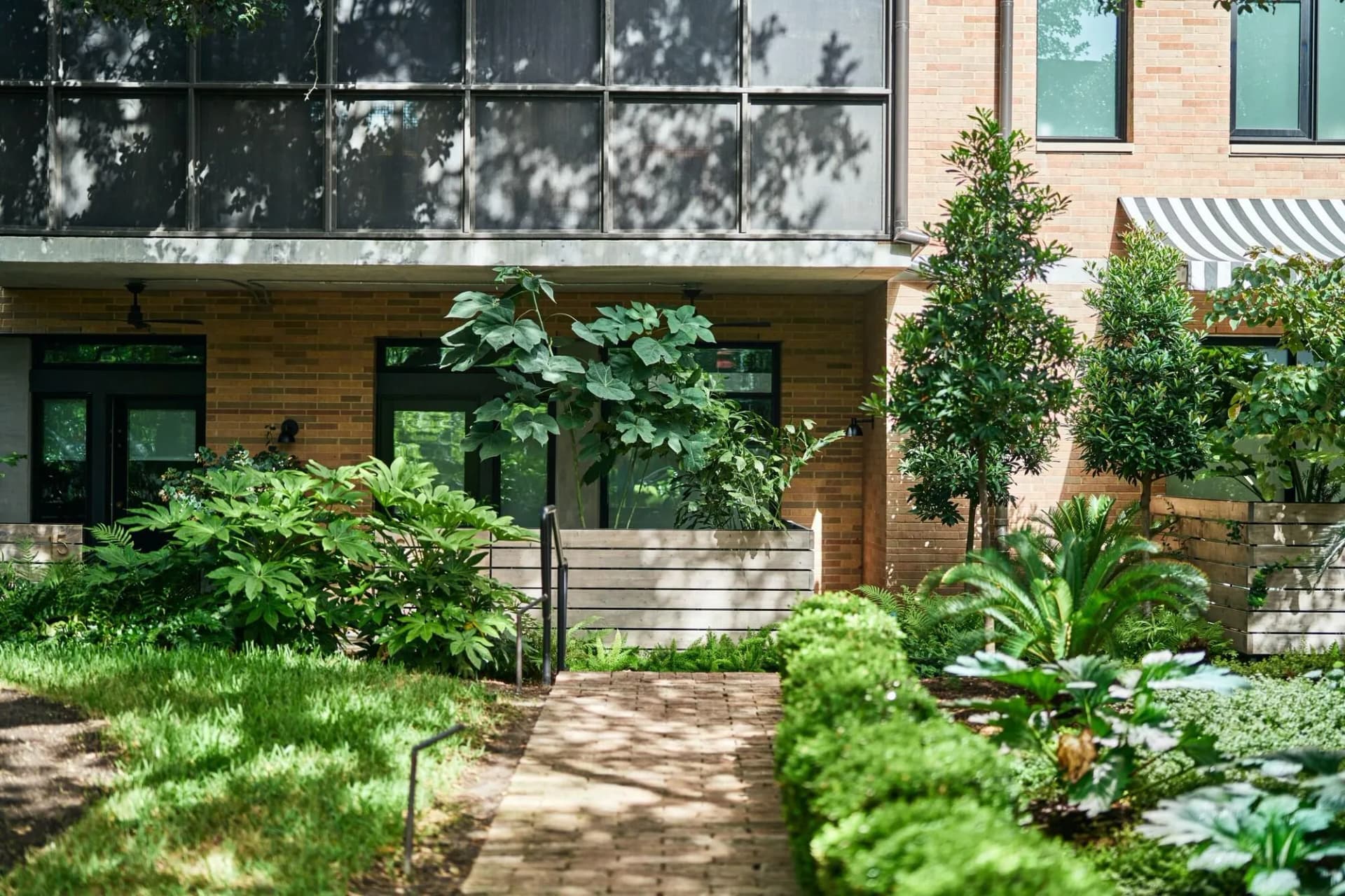 hotelsaintcecilia_exterior_garden
