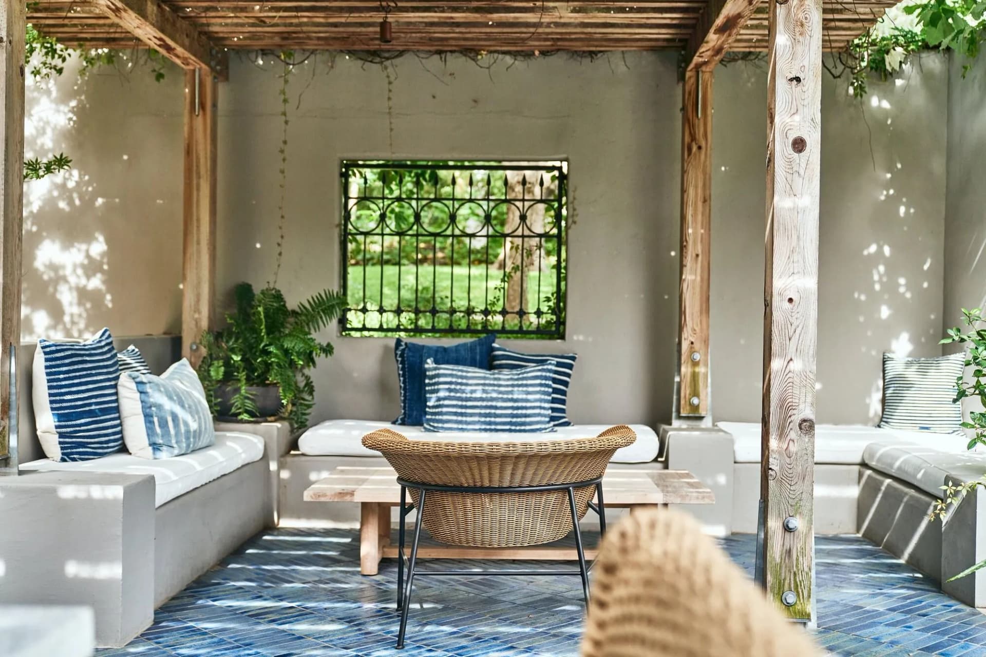 hotelsaintcecilia_exterior_patio