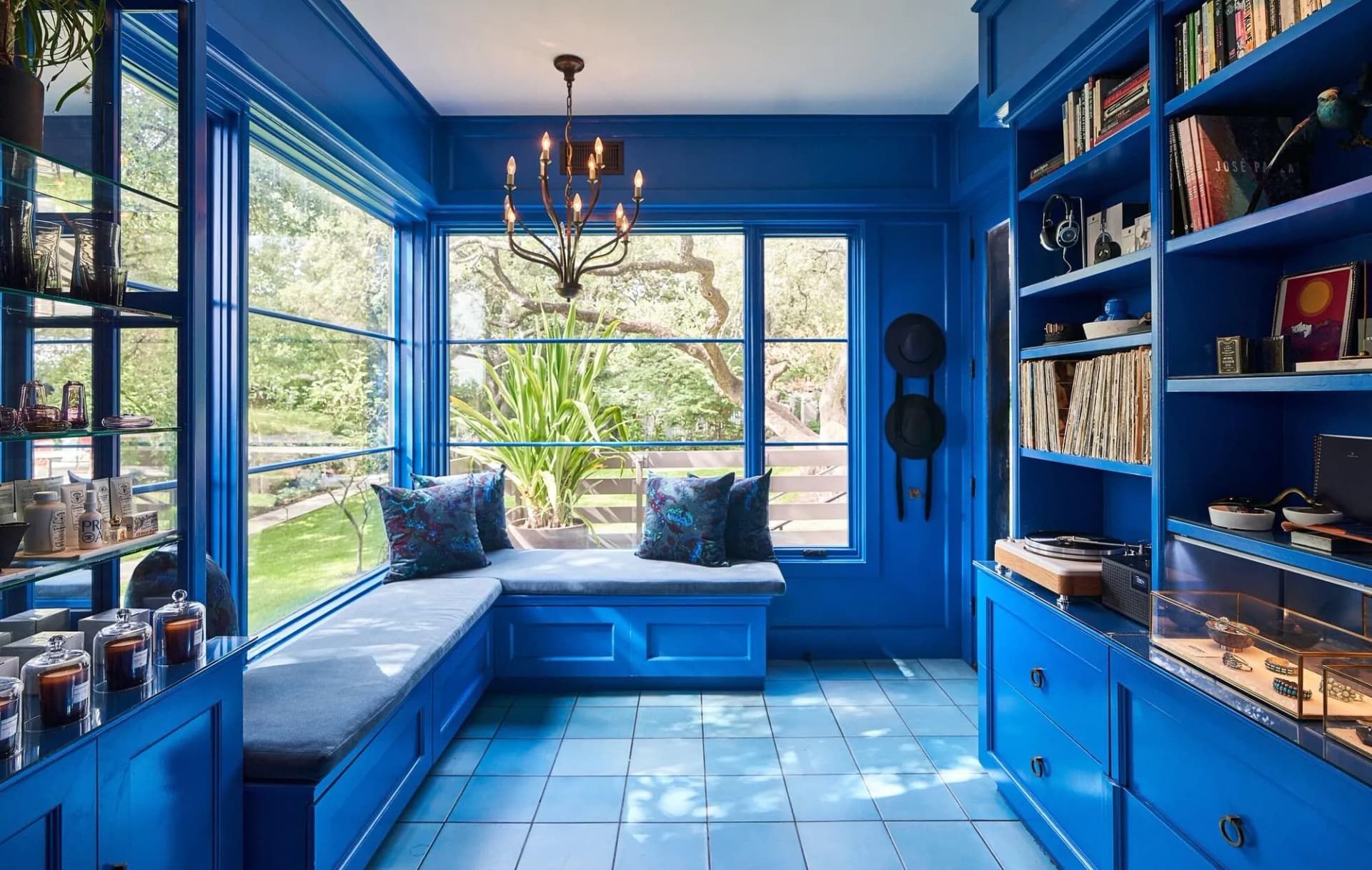 hotelsaintcecilia_interior_library