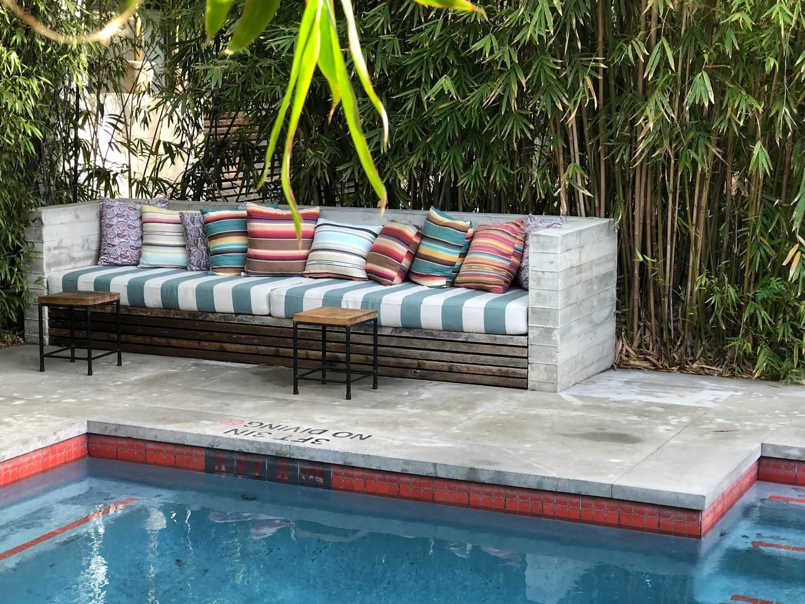 hotelsanjose_amenities_poolseating