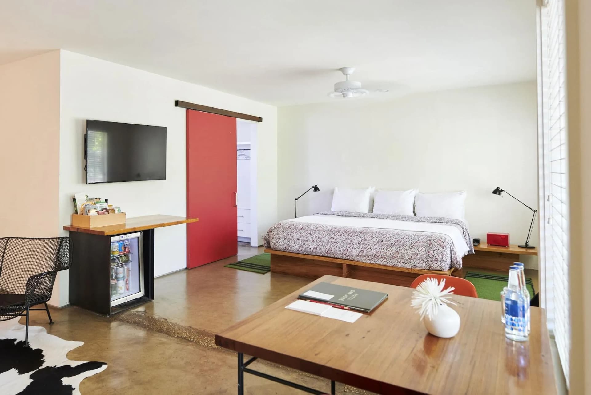 hotelsanjose_bedroom_kingbed_2