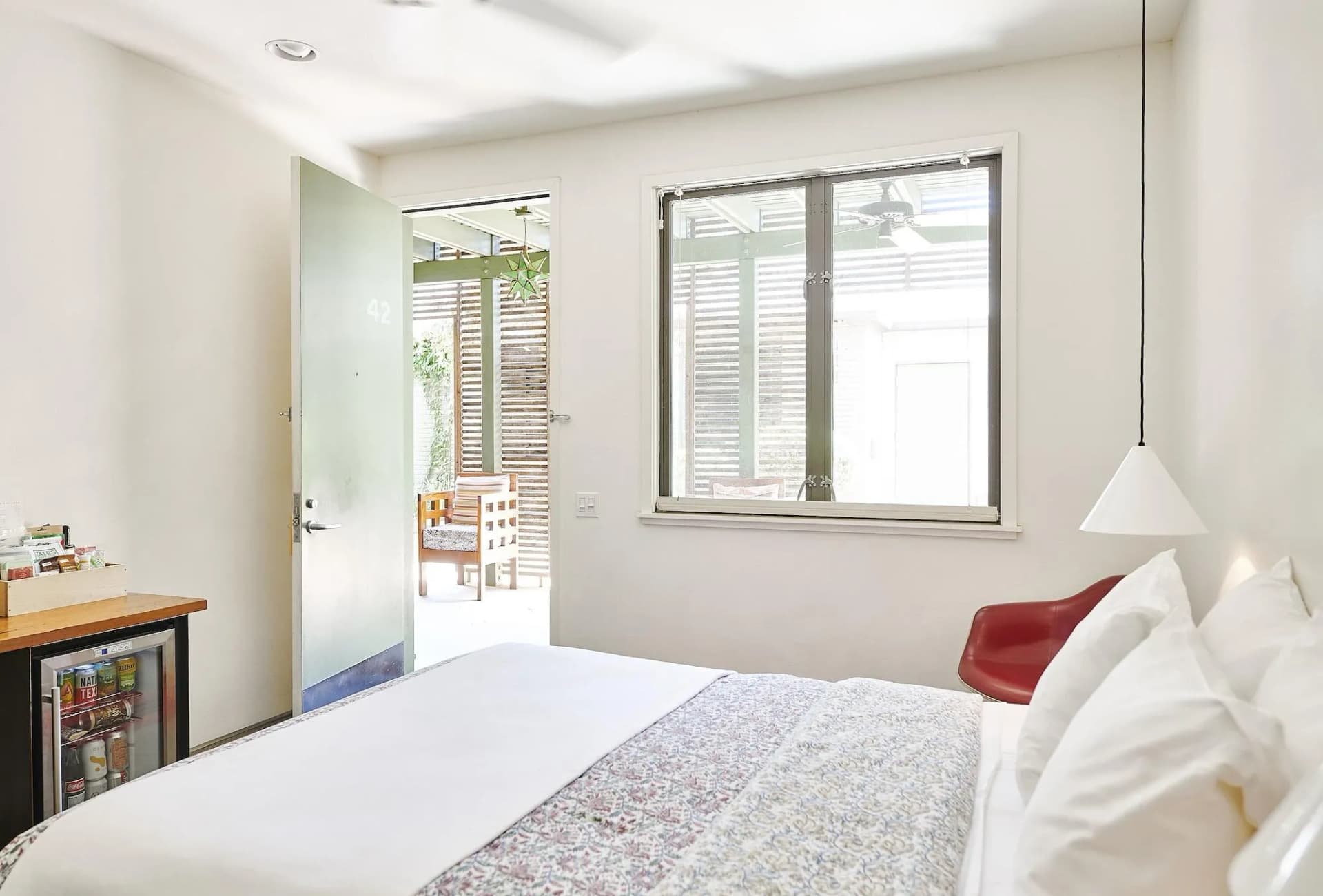 hotelsanjose_bedroom_kingbed_3