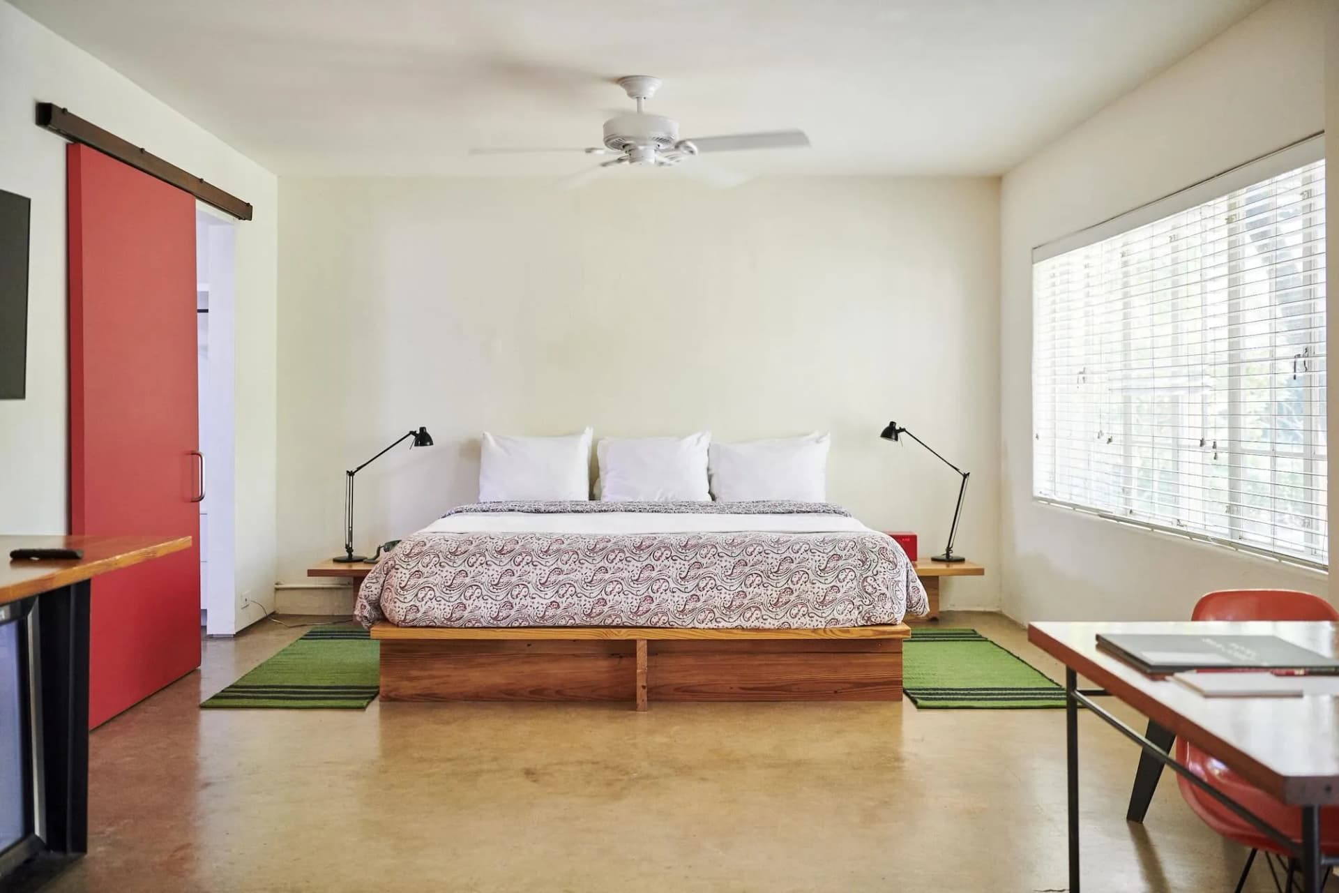 hotelsanjose_bedroom_kingbed_4