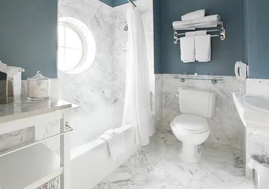 bathroom-bathtub