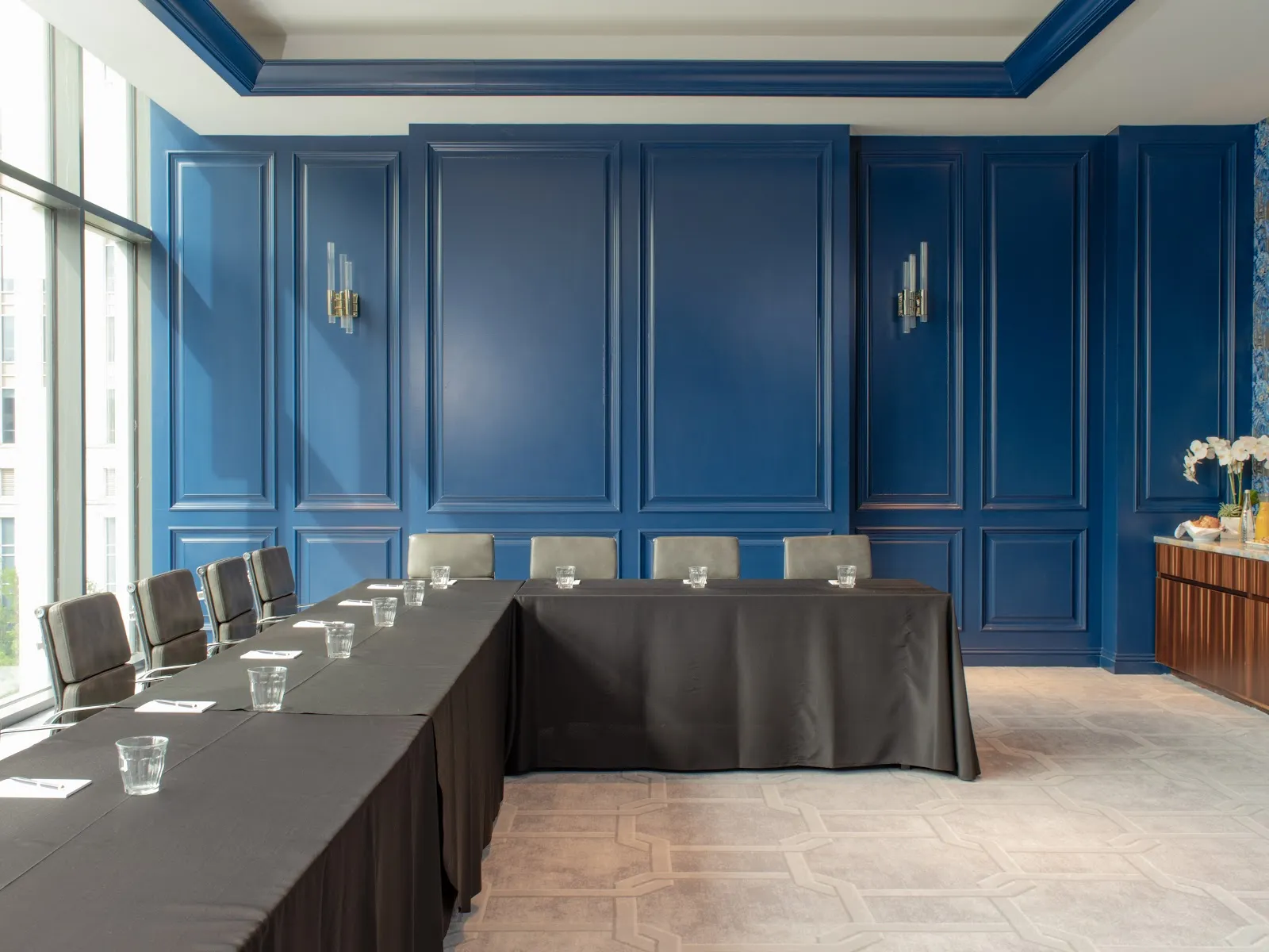 amenities-meetingroom-2