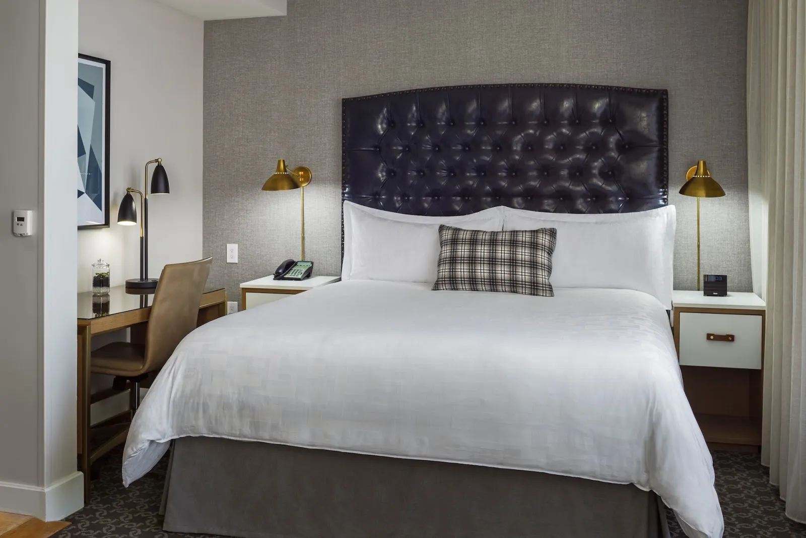 bedroom-kingbed