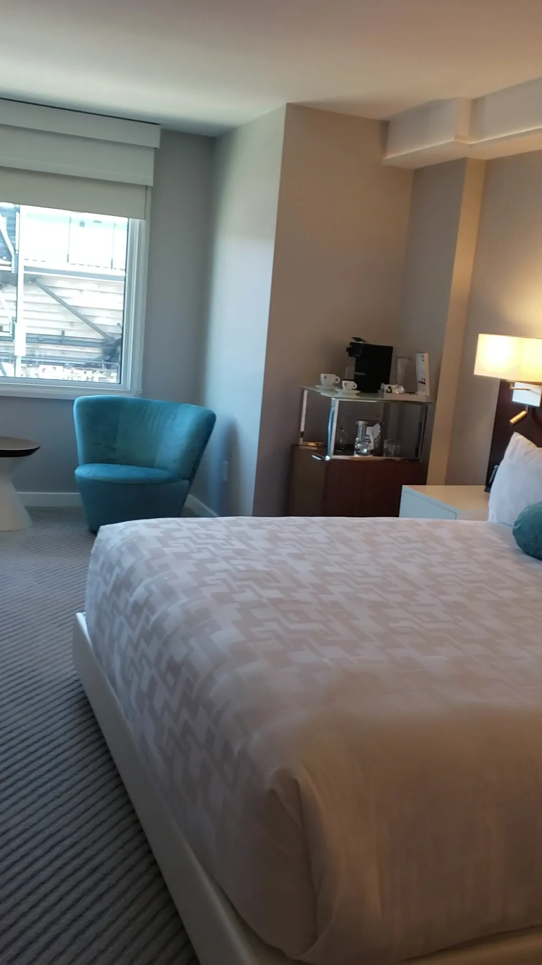 bedroom-kingbed