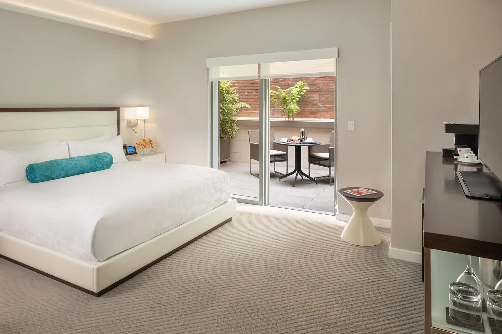 bedroom-kingbed-2