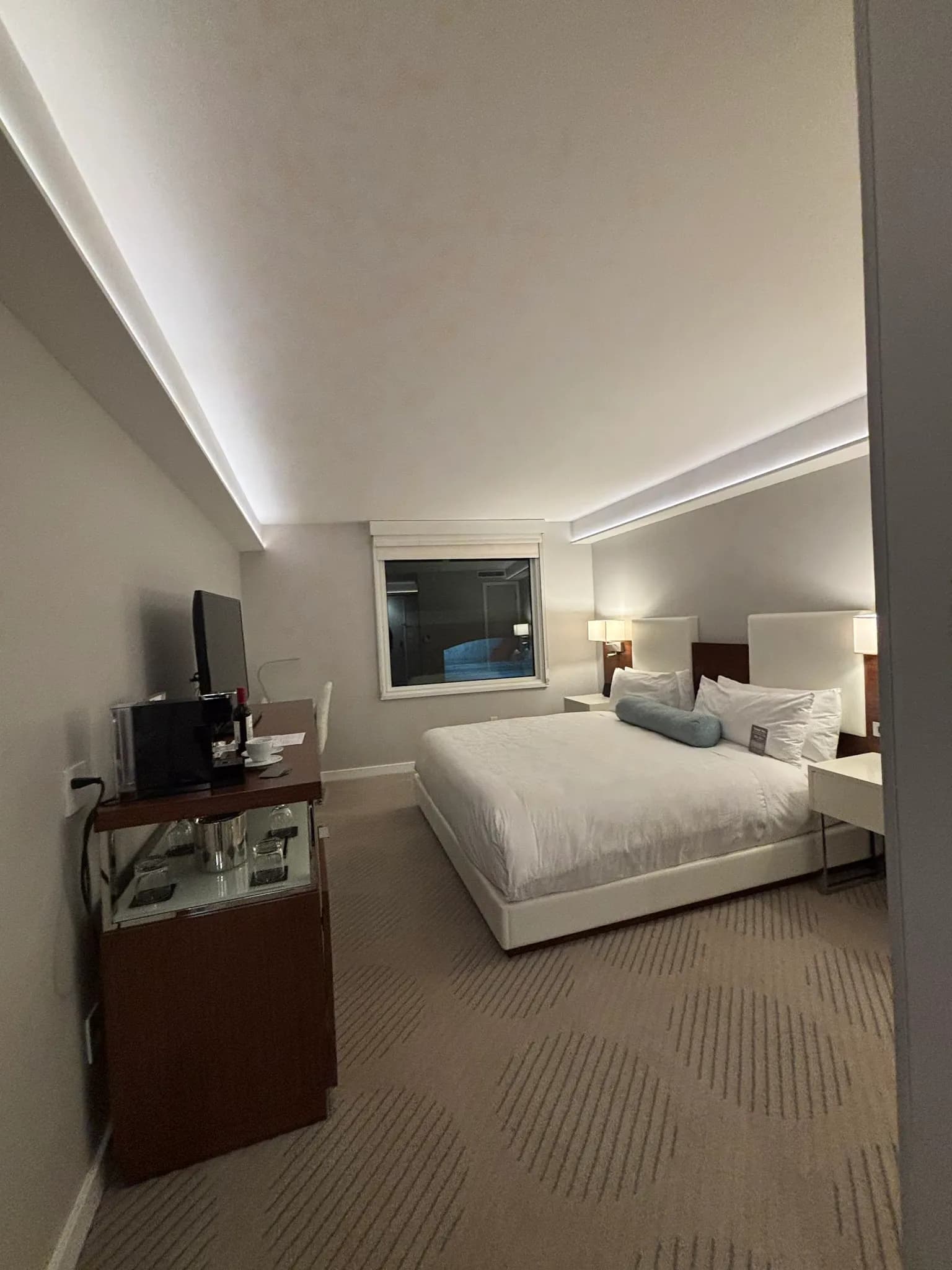 bedroom-kingbed-3