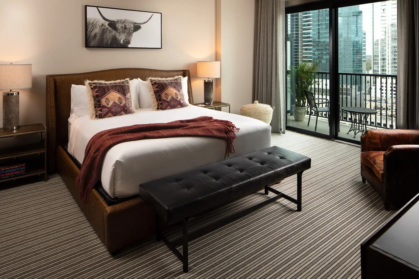 bedroom-kingbed-2