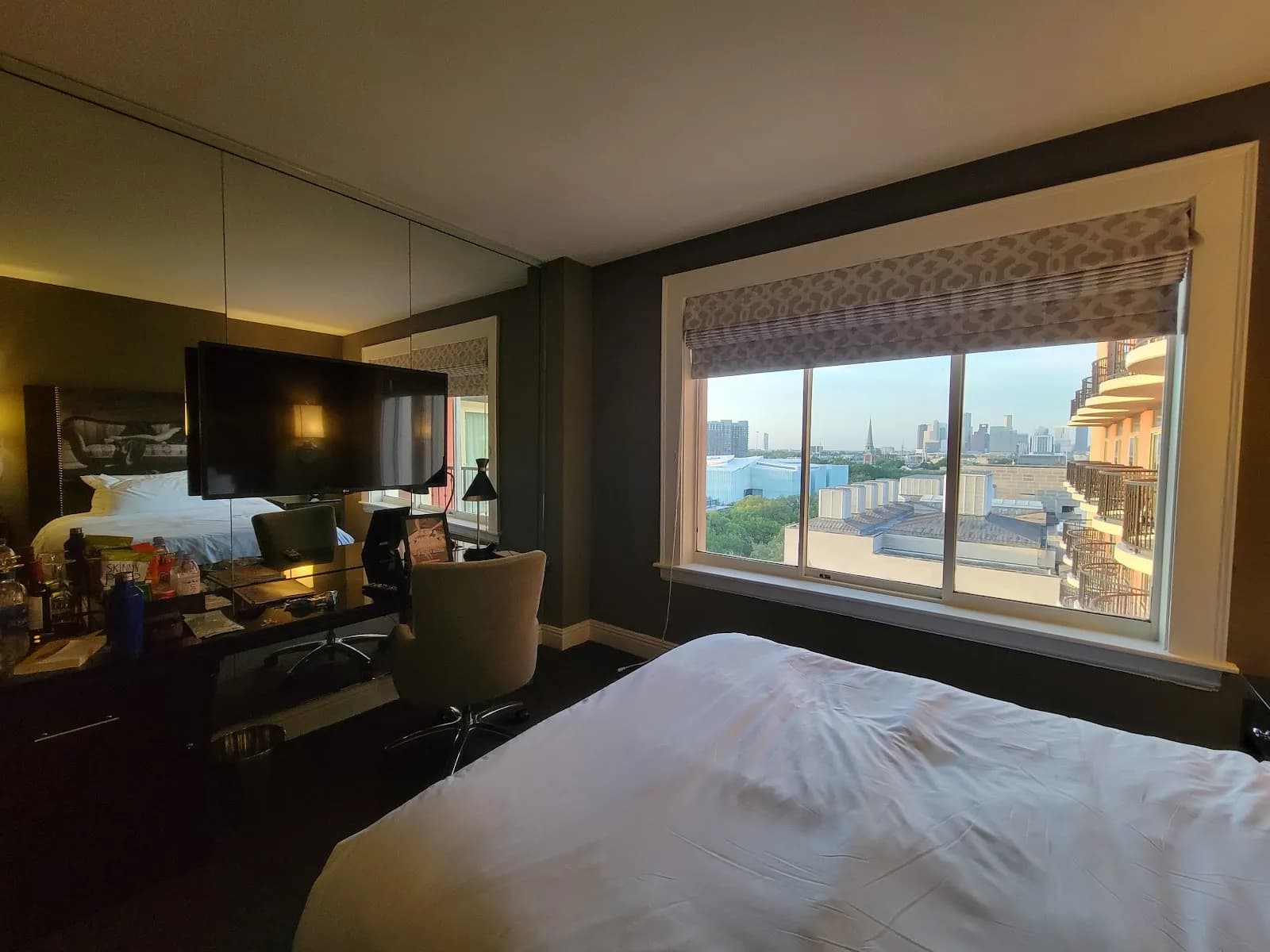bedroom-kingbed-3