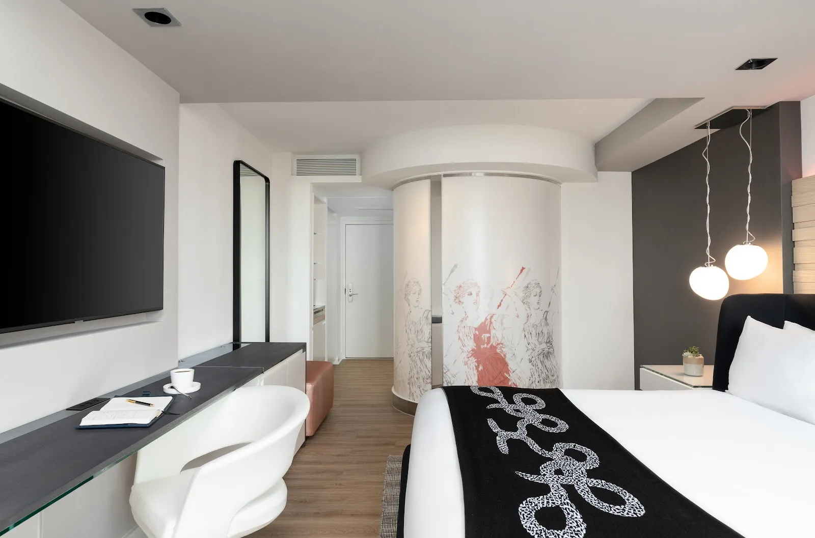 bedroom-kingbed