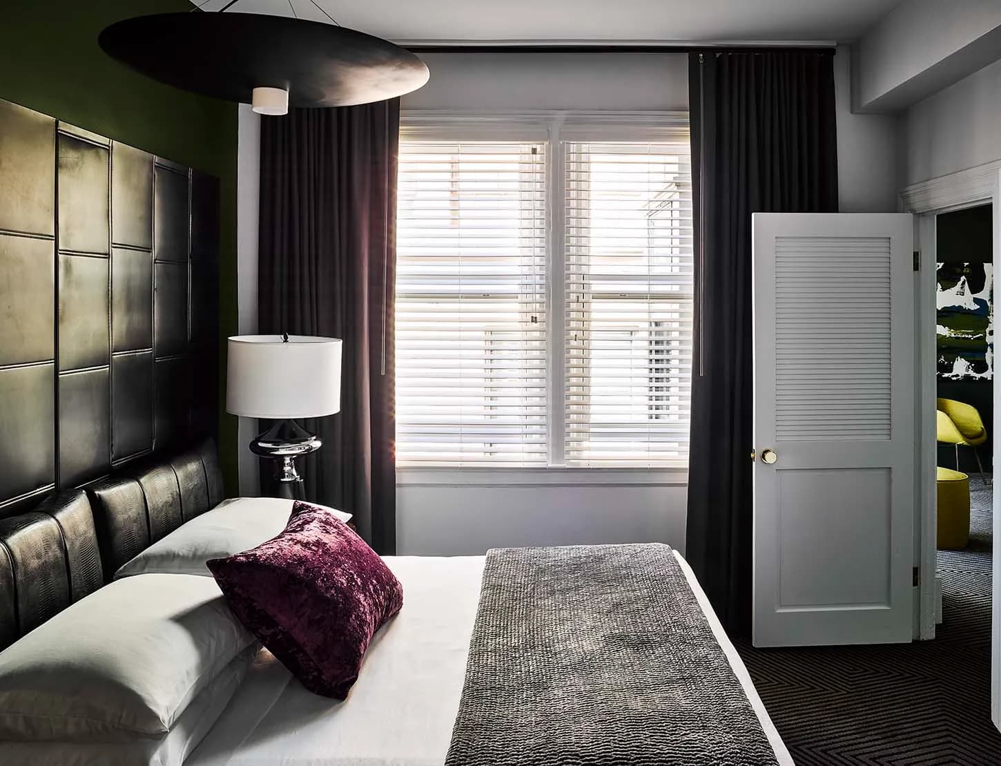 bedroom-kingbed