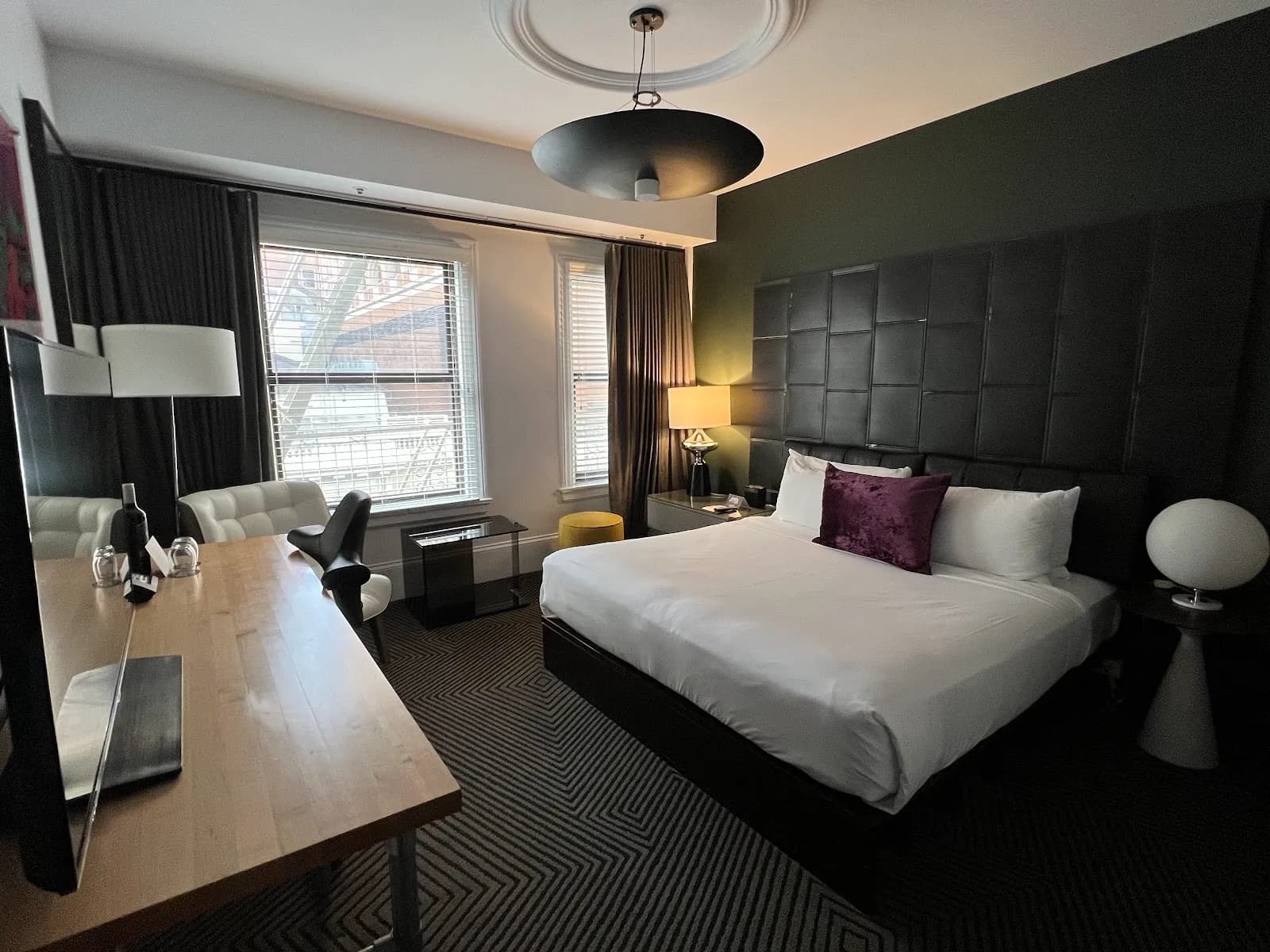bedroom-kingbed-4