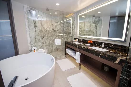 bathroom-soakingtub