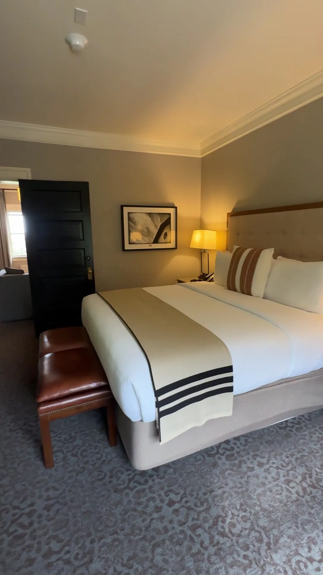 bedroom-kingbed