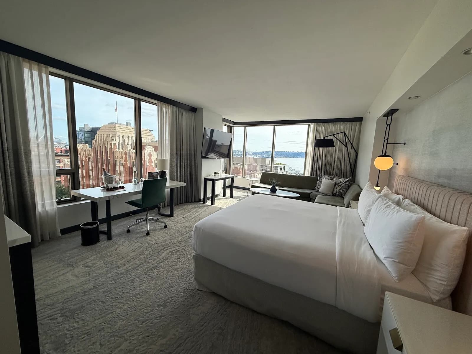 bedroom-kingbed-3