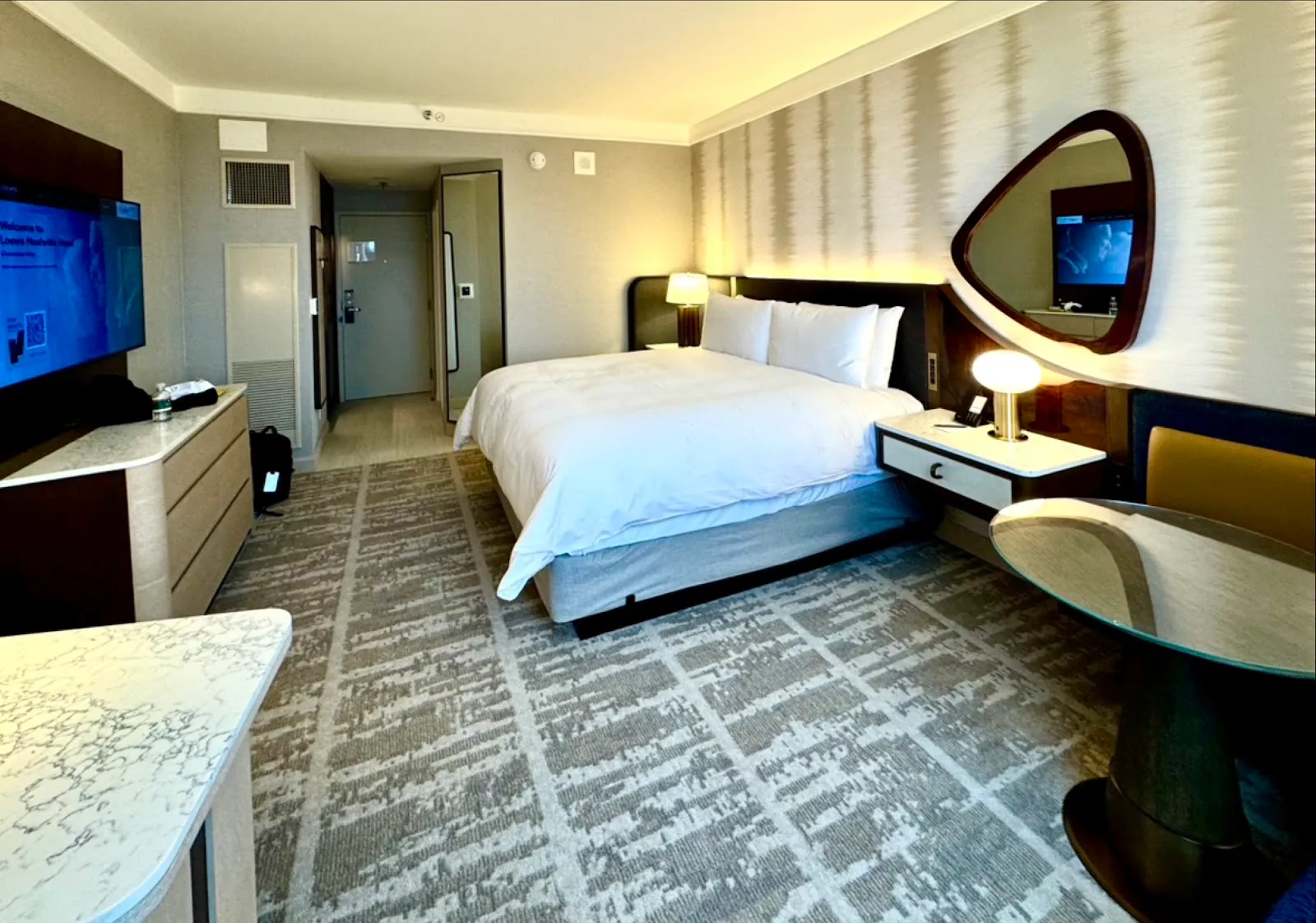 bedroom-kingbed-2