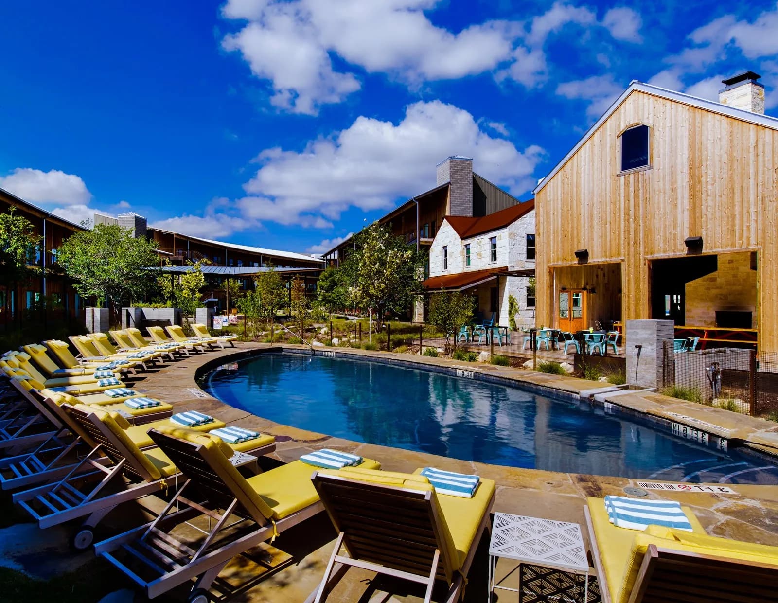 amenities-pool