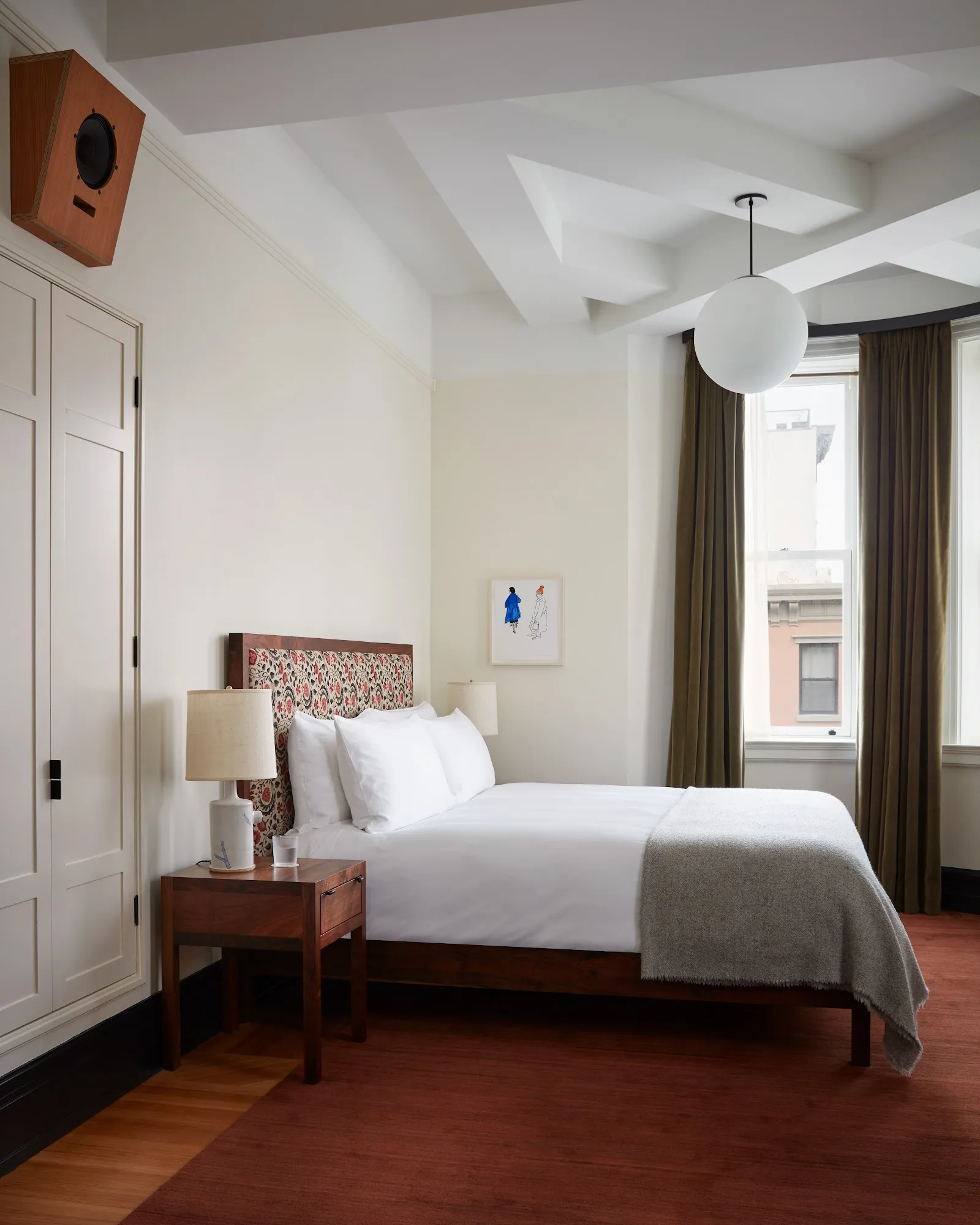 nineorchard_bedroom_queenbed