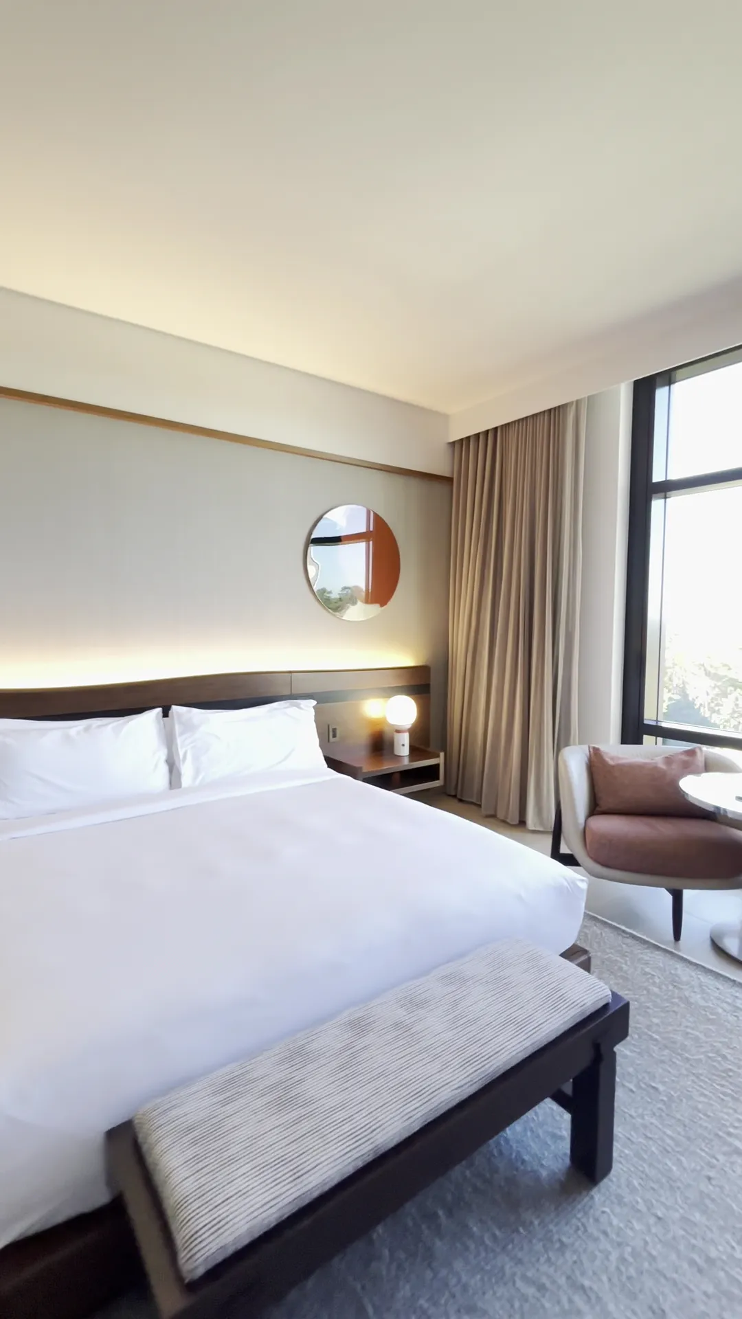 bedroom-kingbed-2