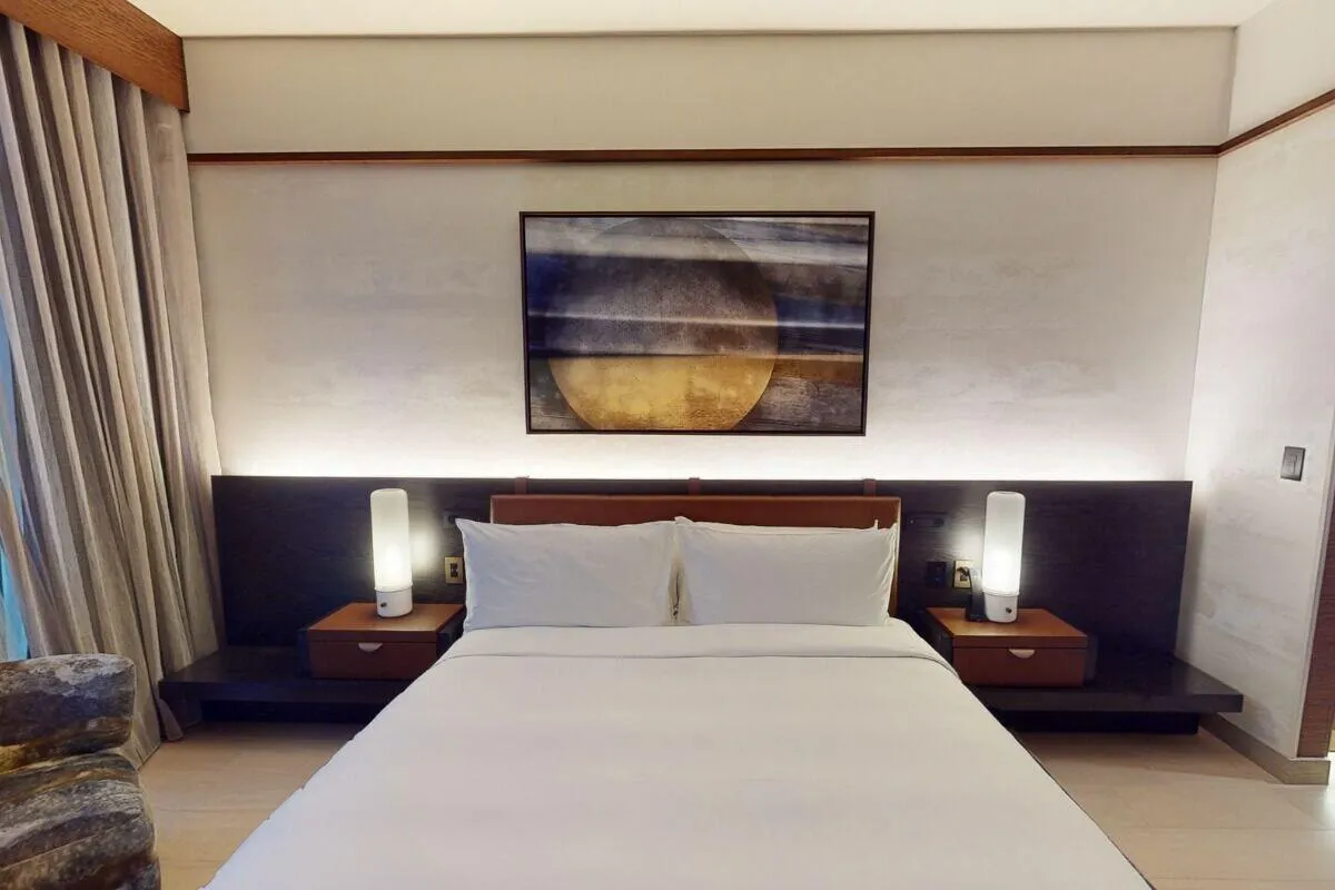 bedroom-kingbed-3