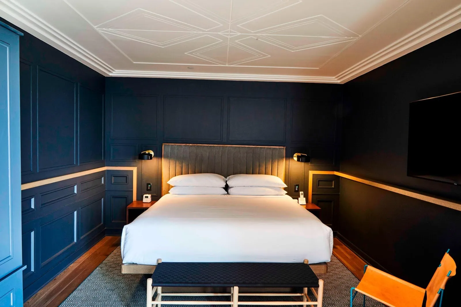 bedroom-kingbed