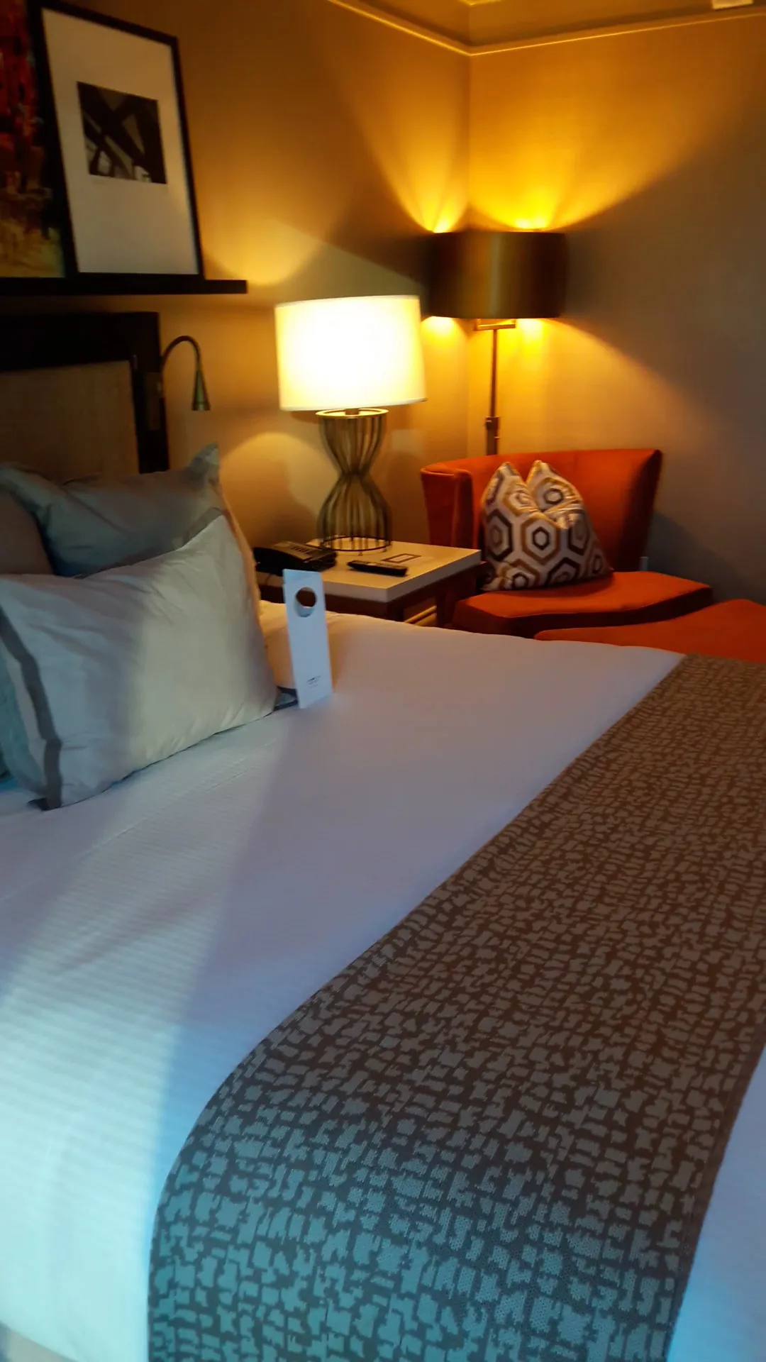 bedroom-kingbed-2