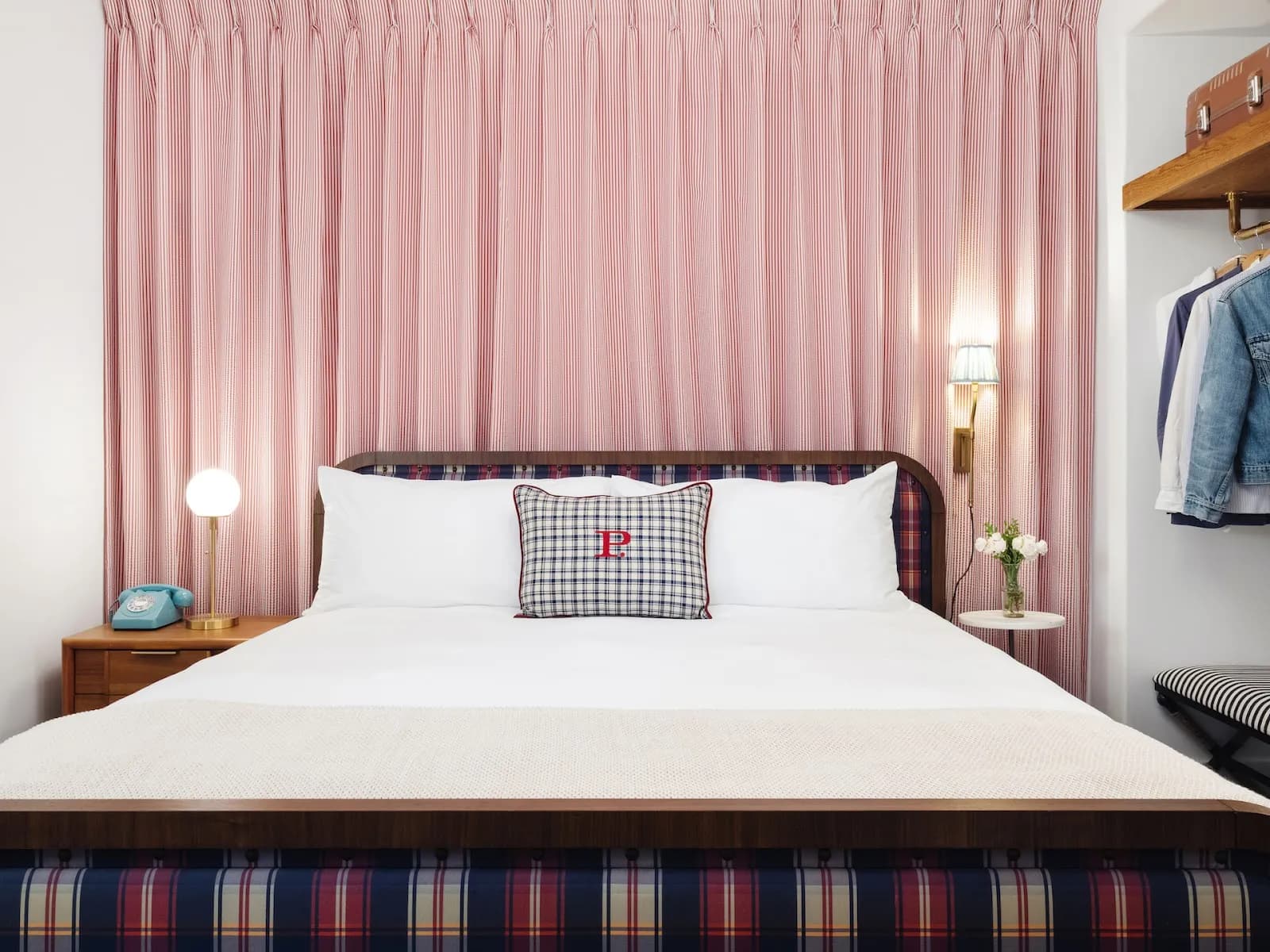bedroom-kingbed