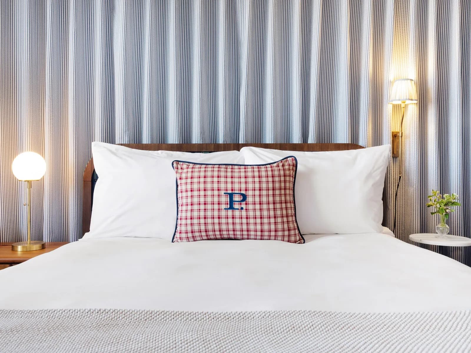 bedroom-kingbed-2