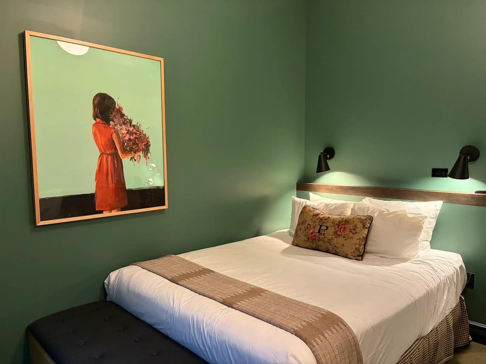 bedroom-queenbed