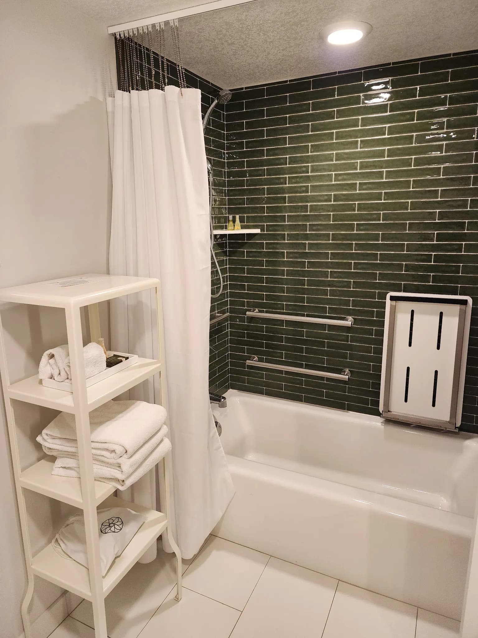 bathroom-bathtub