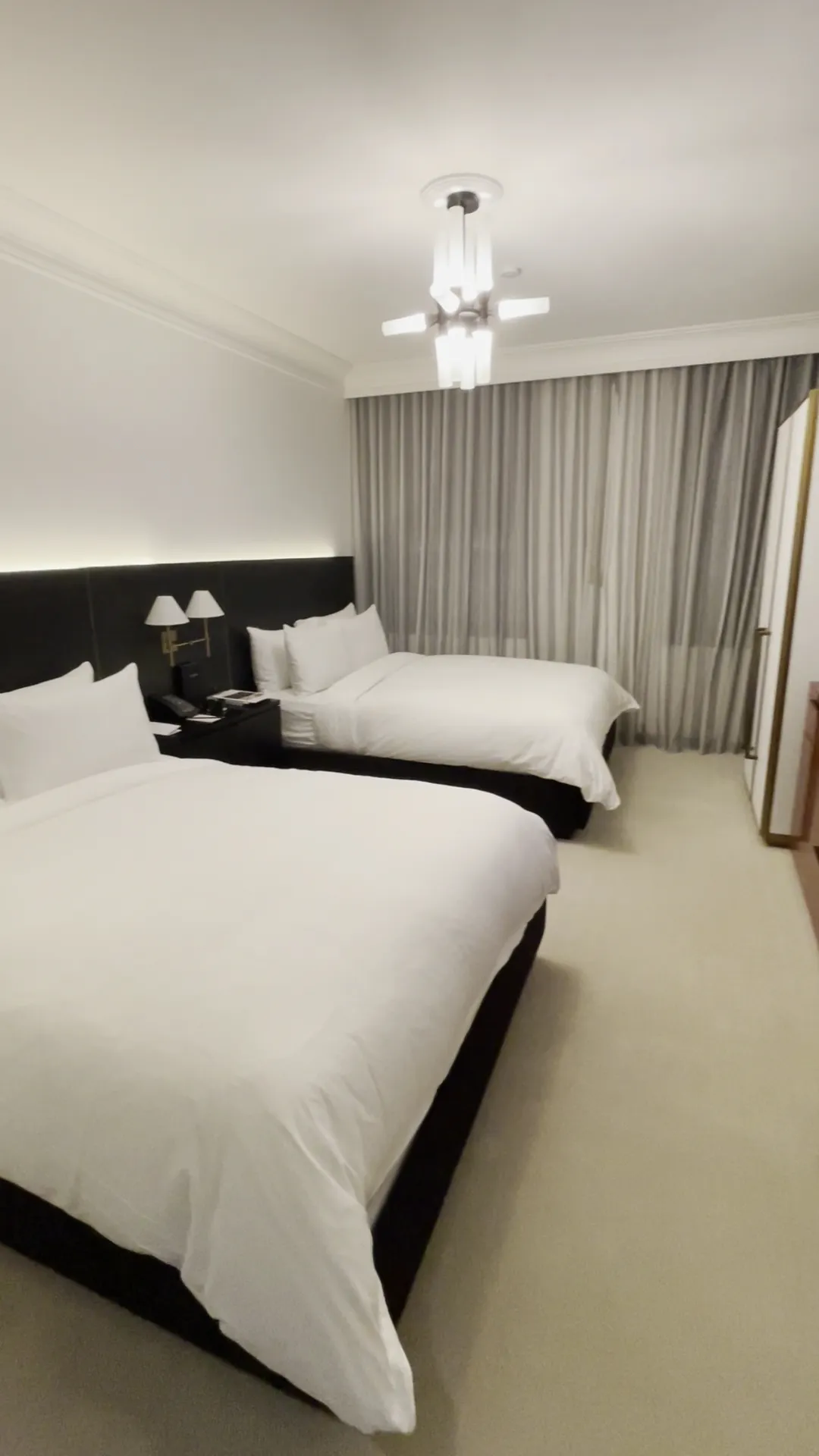 bedroom-doublebeds-2