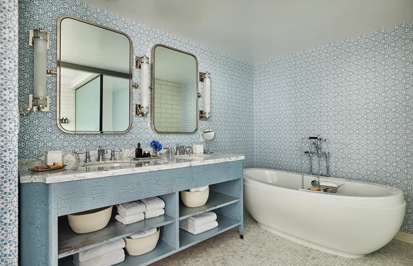 bathroom-bathtub