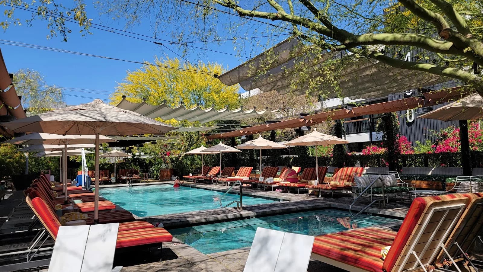amenities-pool
