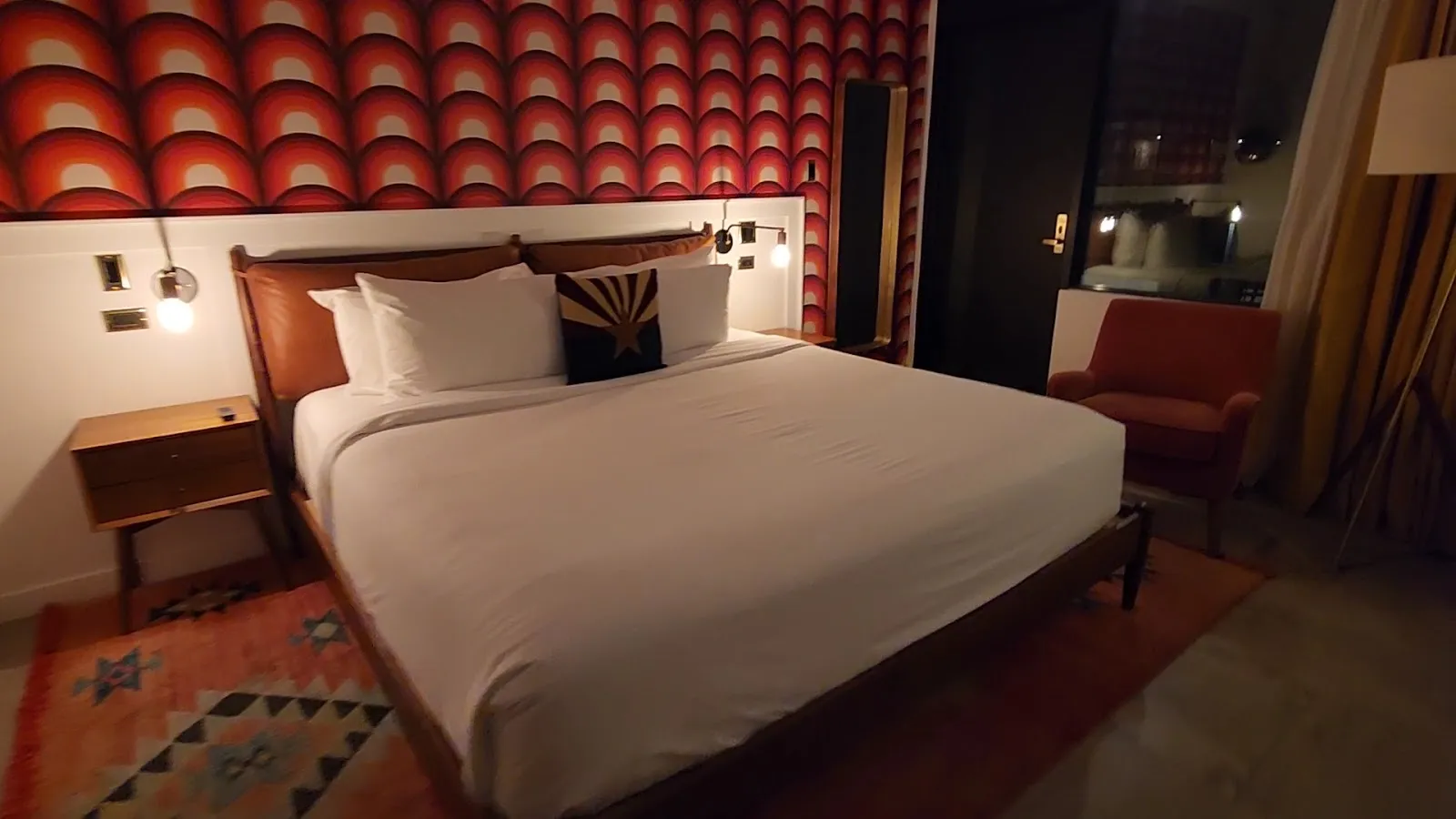 bedroom-kingbed