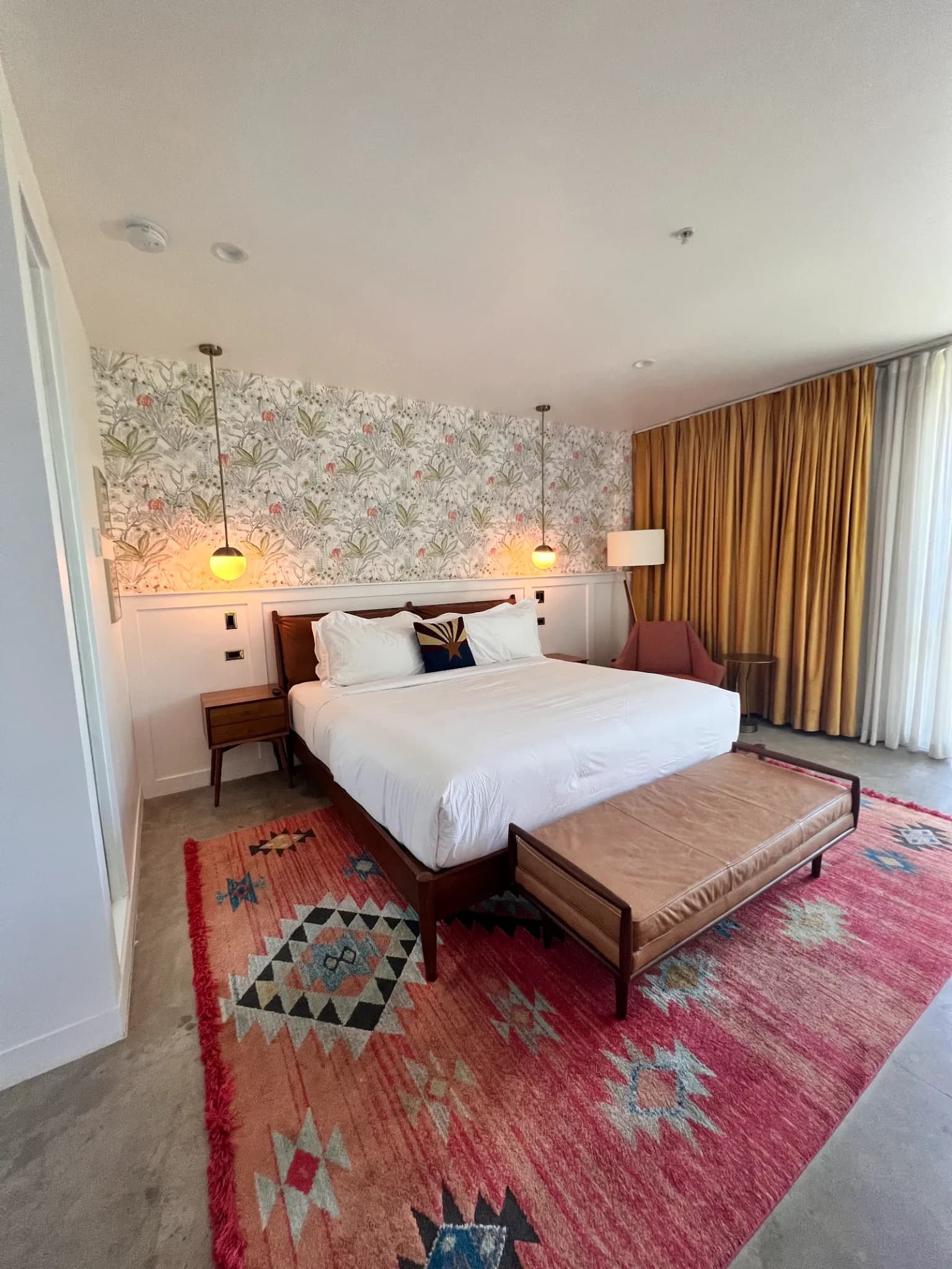 bedroom-kingbed-2