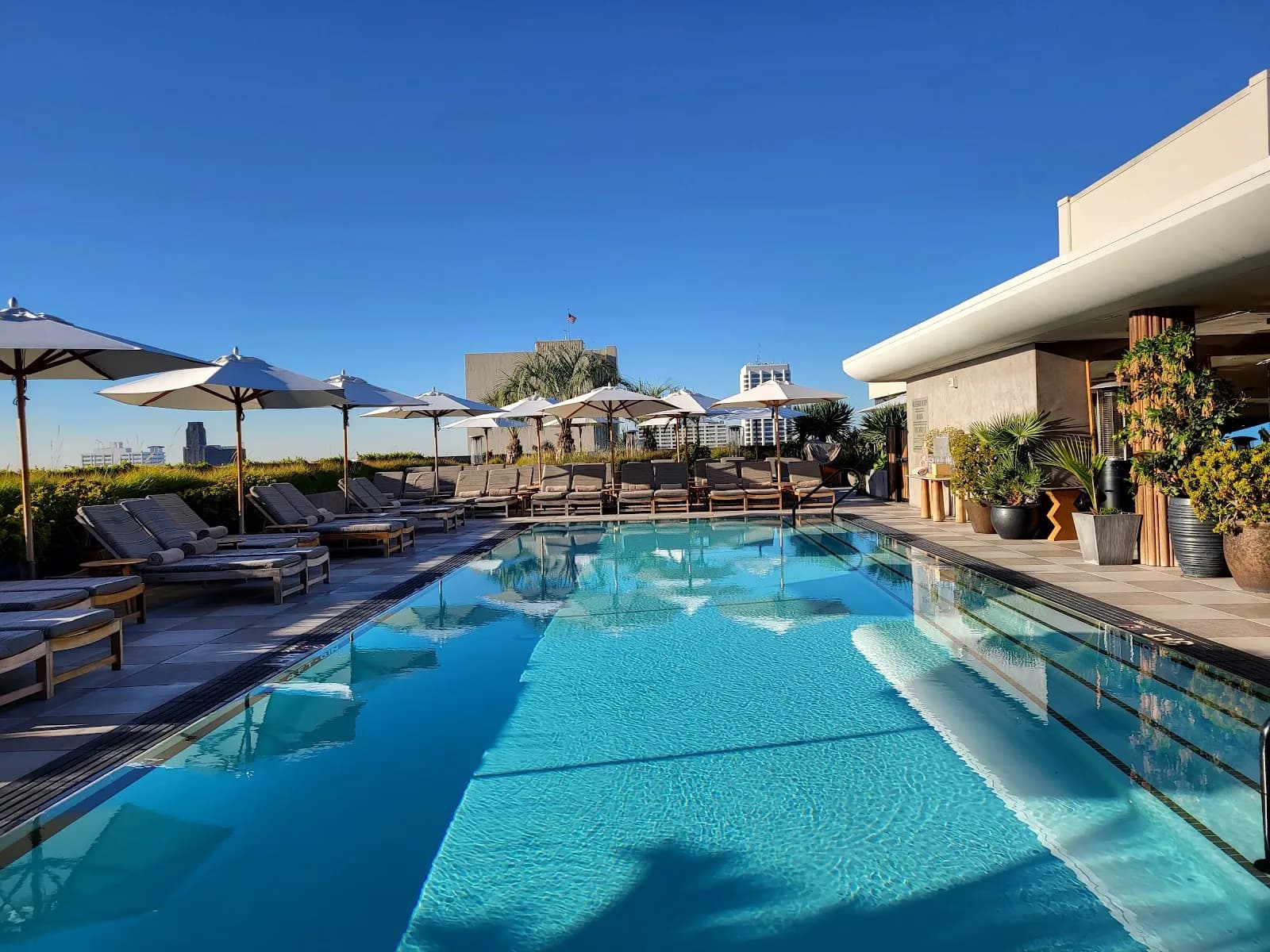 amenities-pool