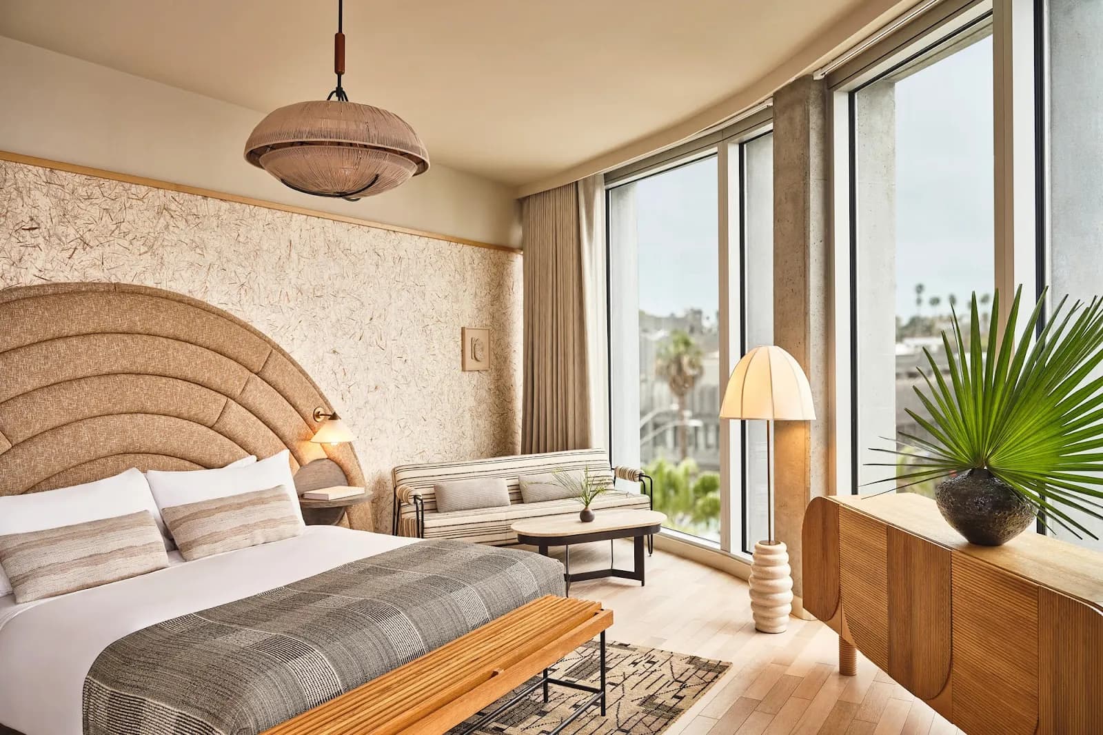 bedroom-kingbed