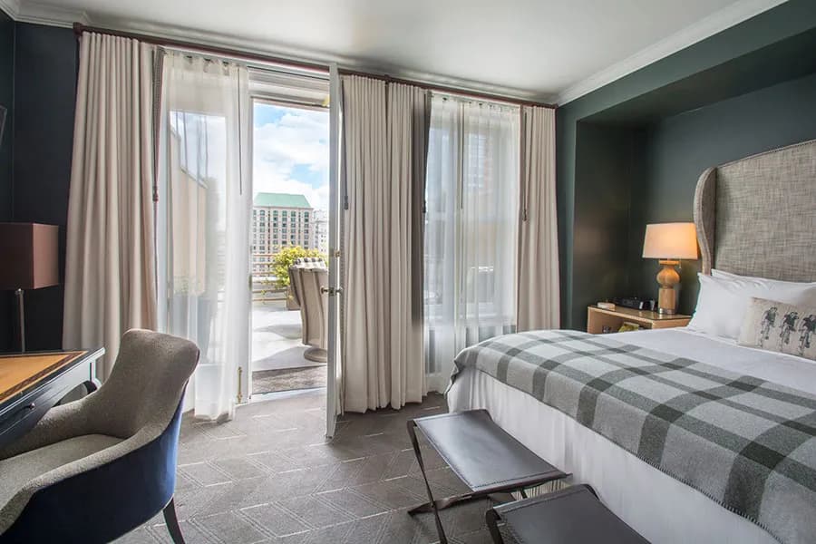 bedroom-balconyview