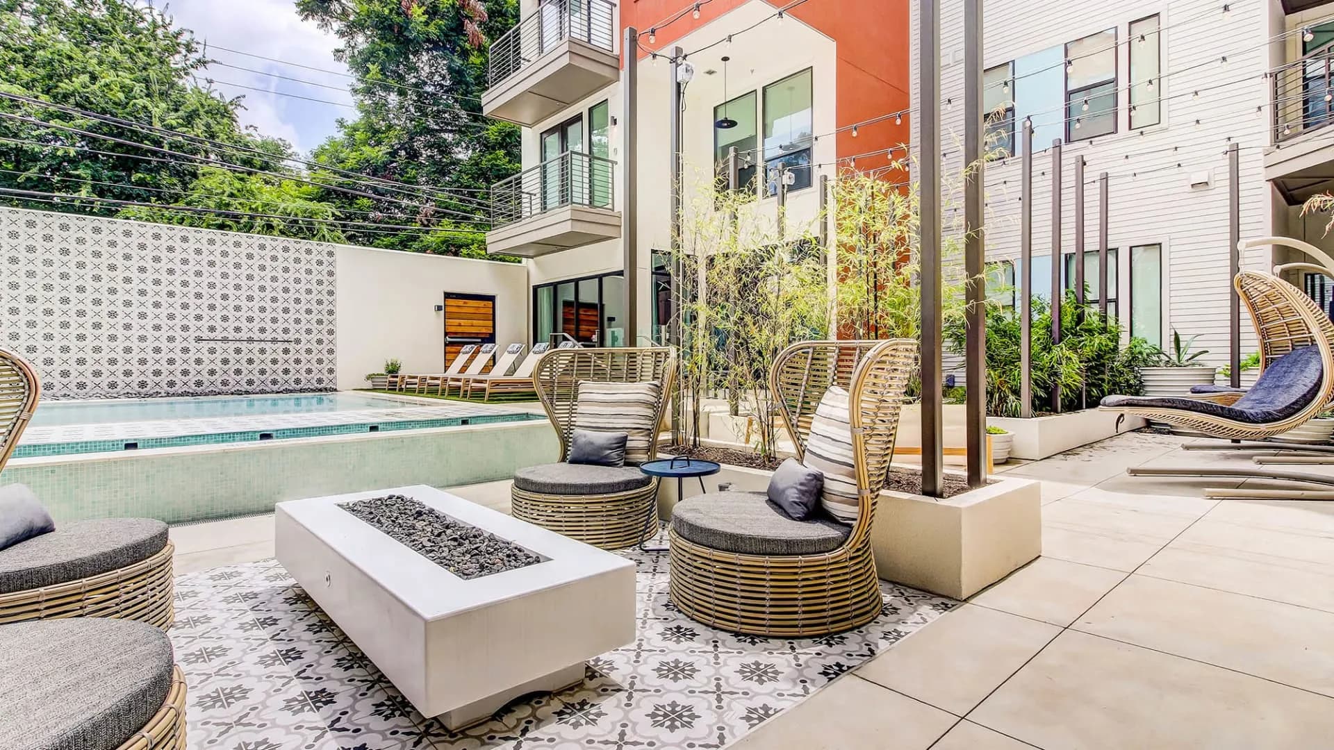 01_Sentral_Austin_1614_Pool_001_2000x1125