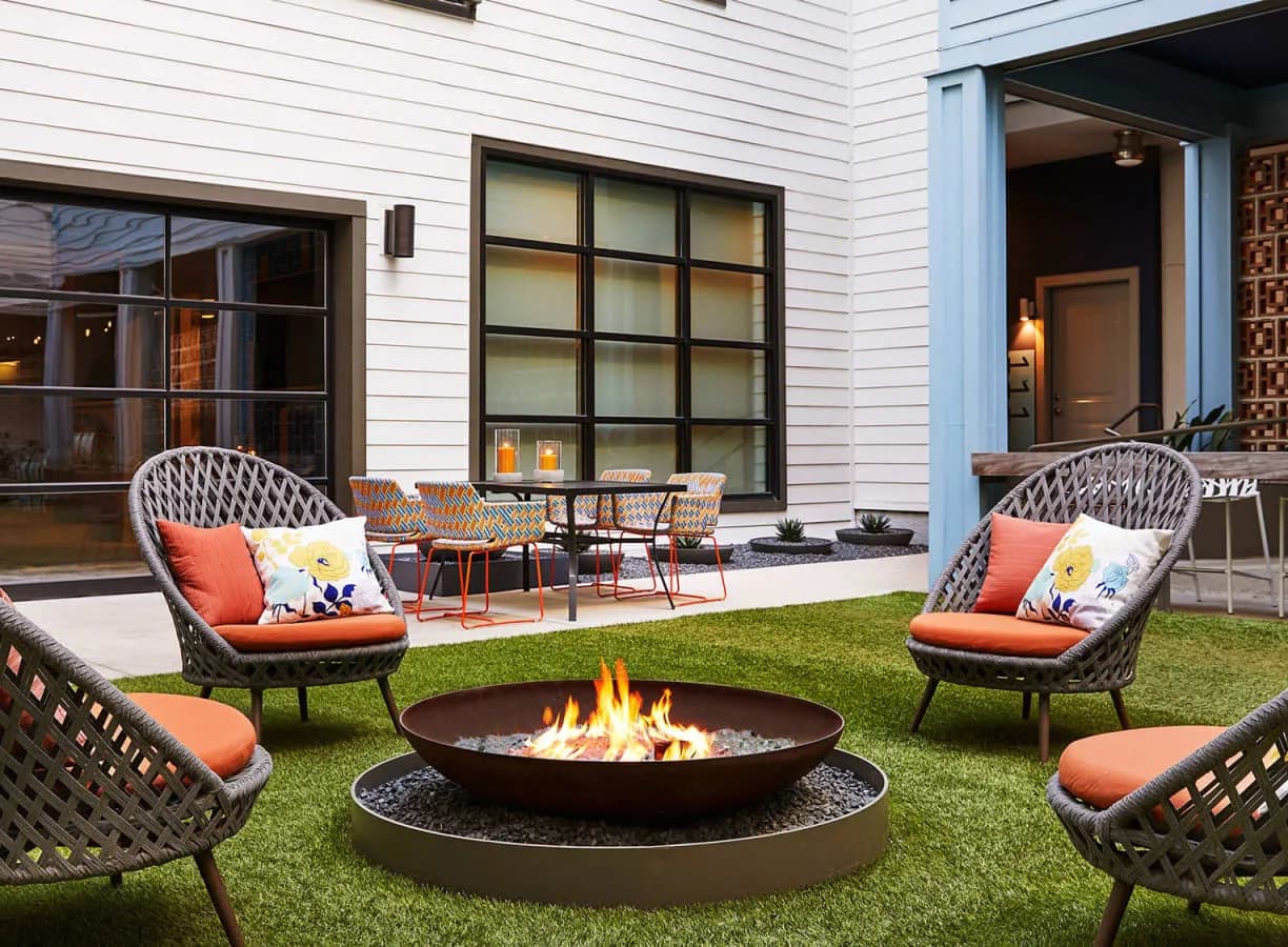 _0011_01_Sentral_Austin_1630_courtyard_Baigrie_802_2000x1125