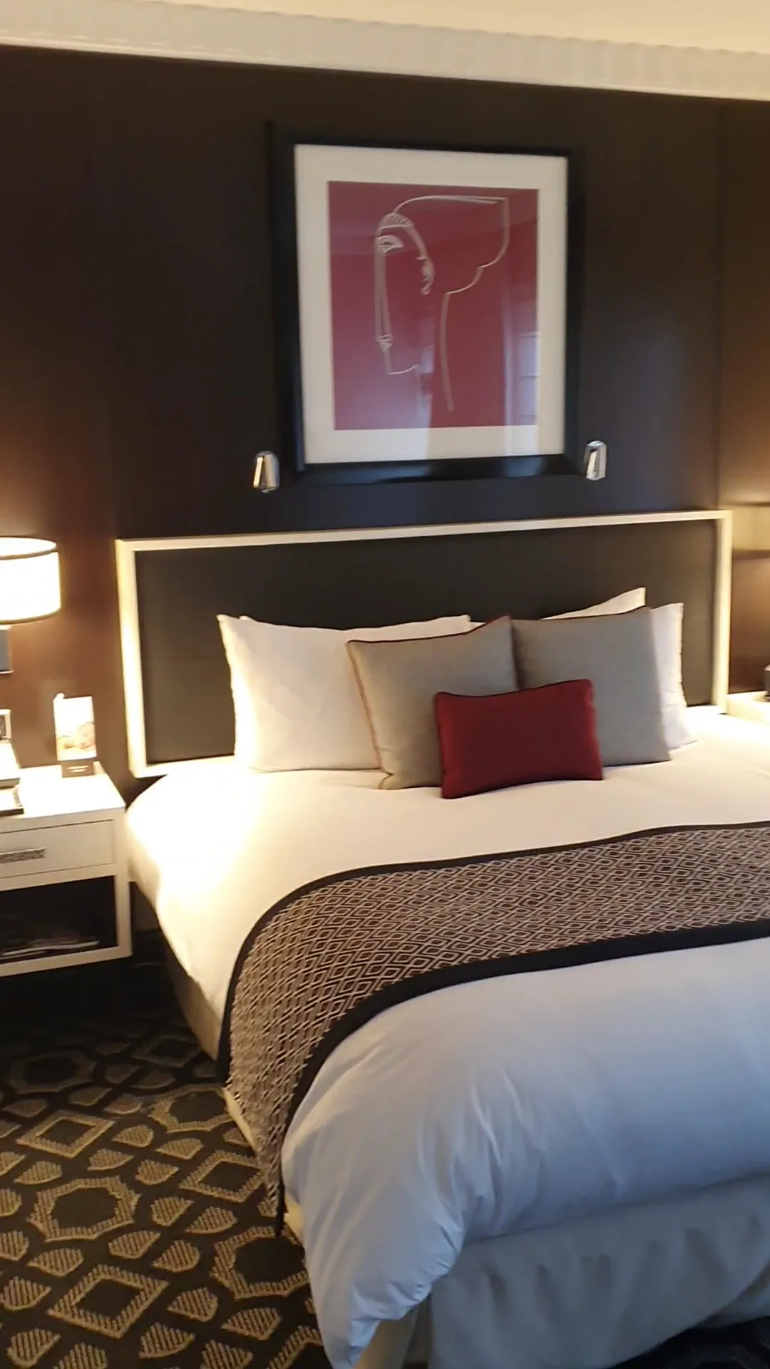 bedroom-kingbed