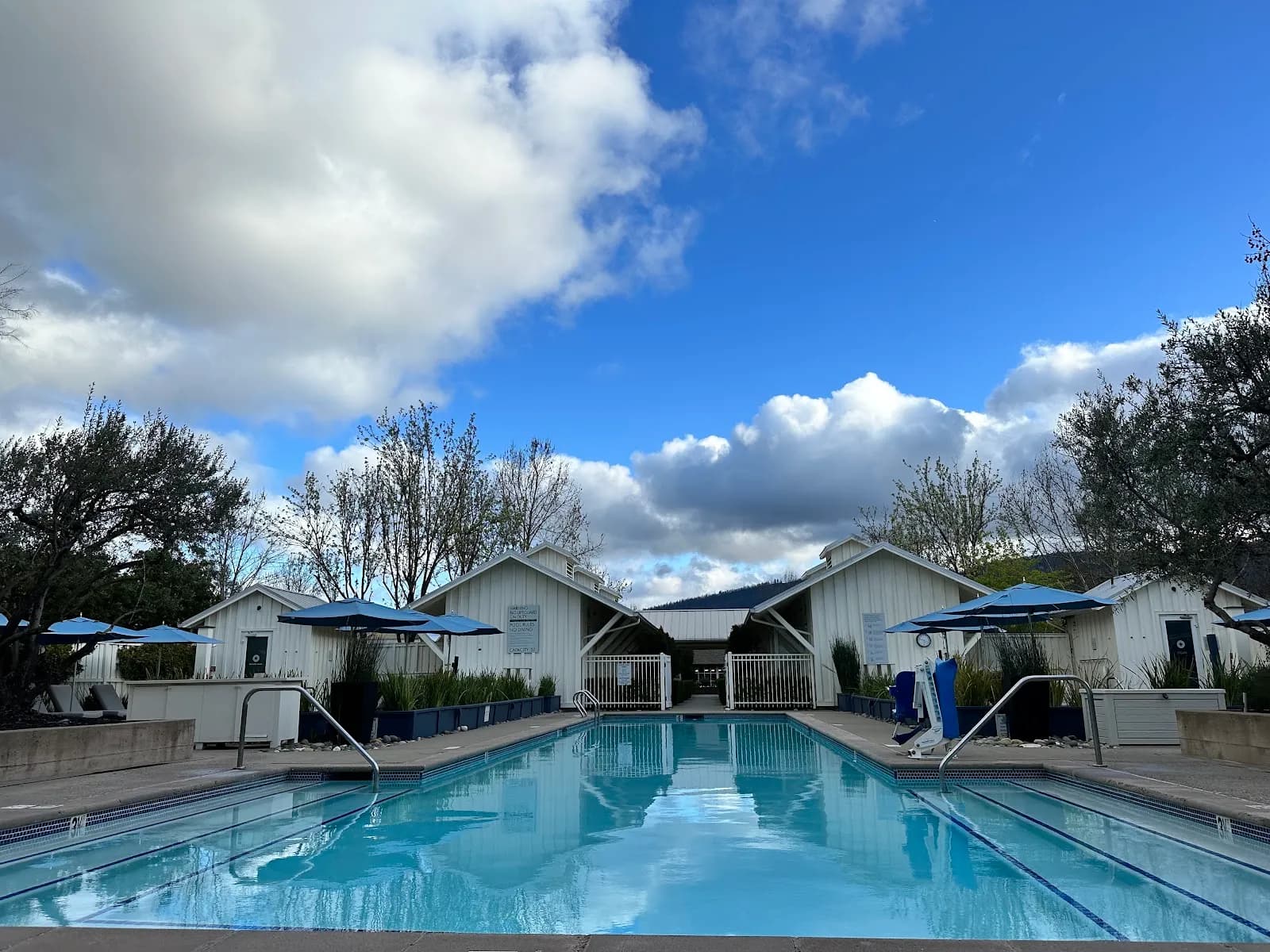 amenities-pool