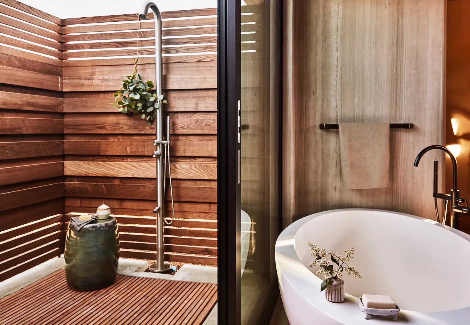bathroom-outdoorshower