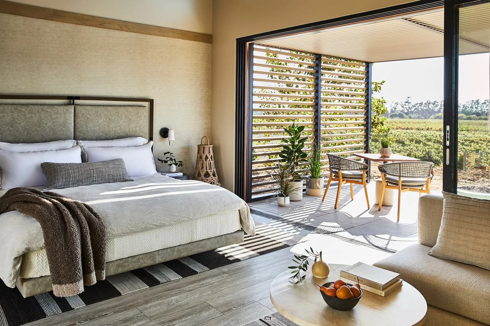 bedroom-kingbed